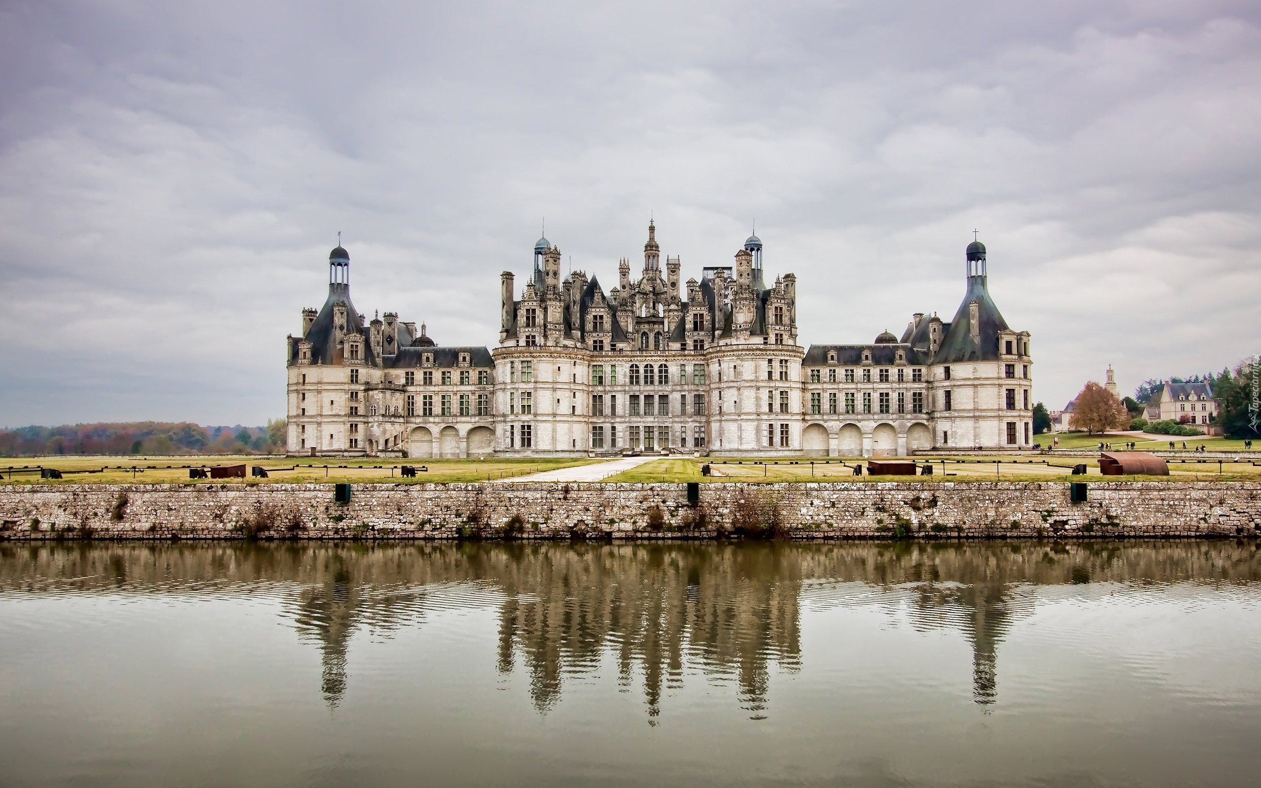 Francja, Zamek w Chambord, Château de Chambord, Rzeka Cosson, Odbicie