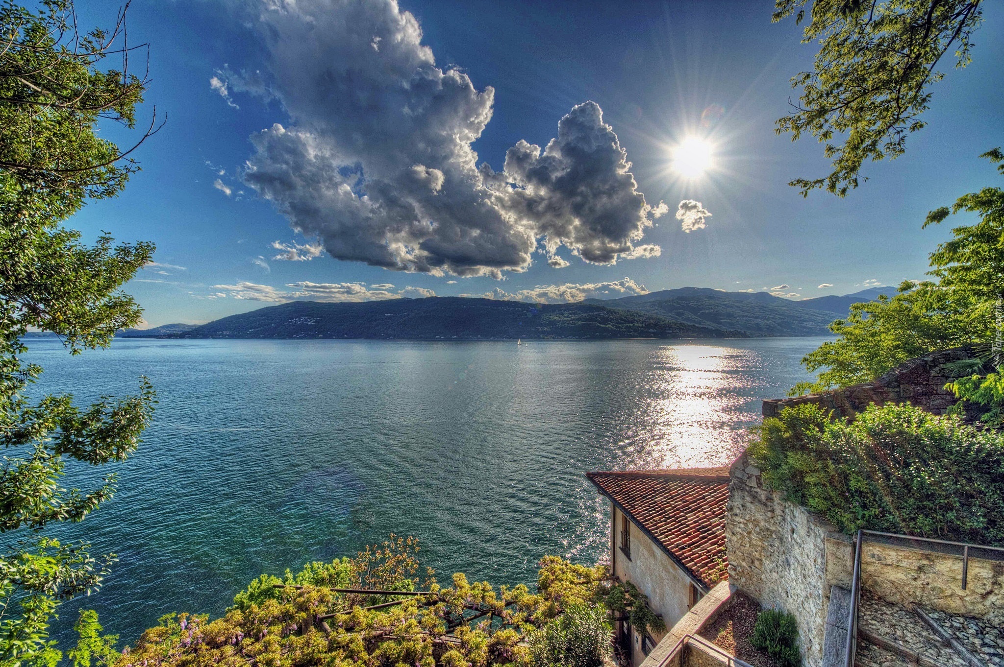 Jezioro Varese, Włochy, Promienie Słońca, Góry
