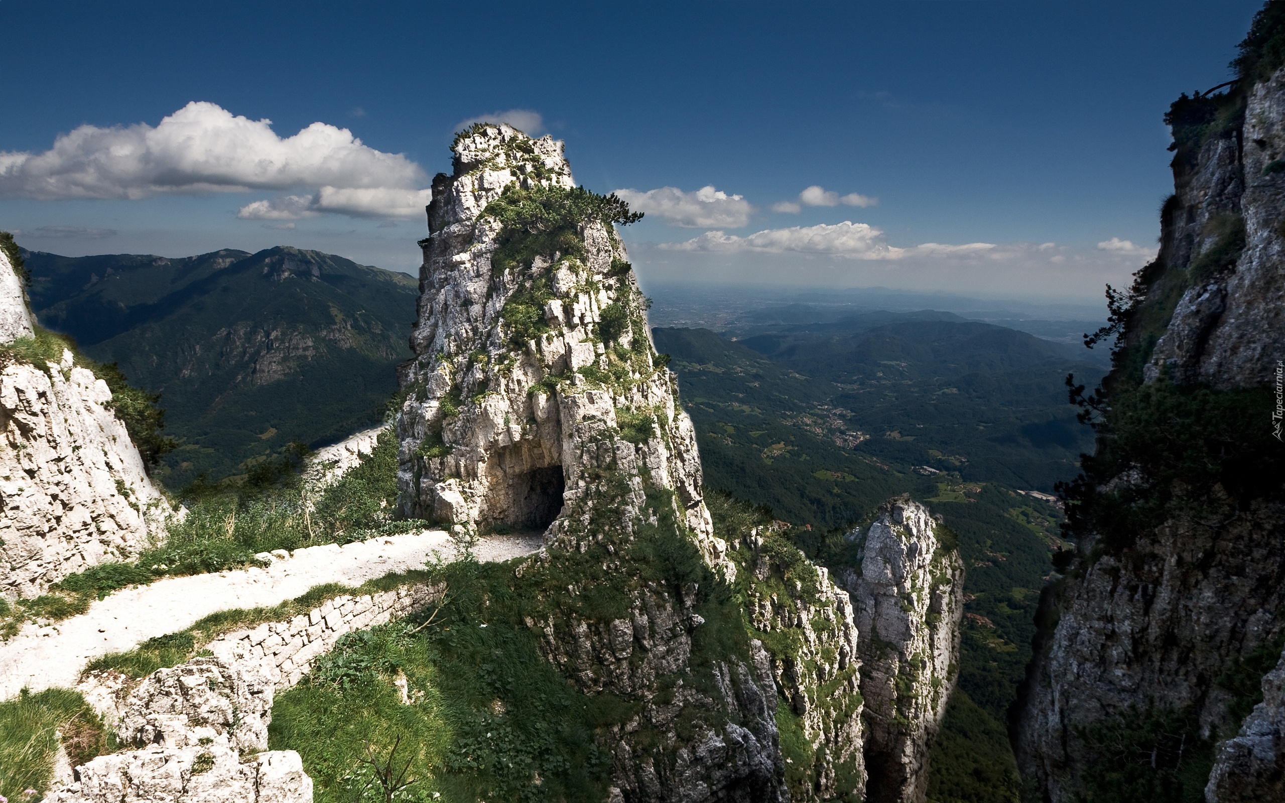 Góry, Droga, Jaskinia