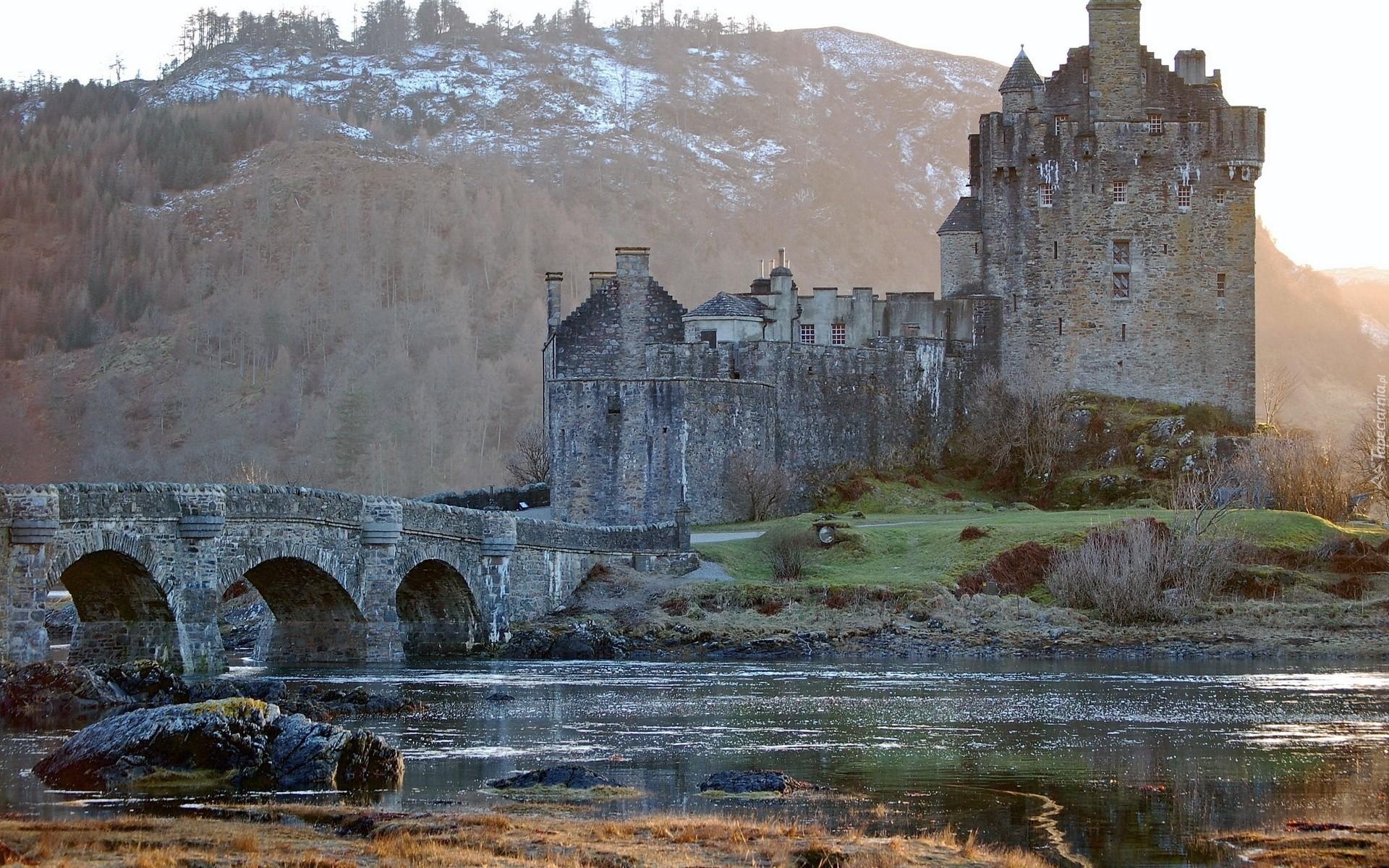 Zamek Eilean Donan, Wyspa Loch Duich, Region Highland, Szkocja, Most