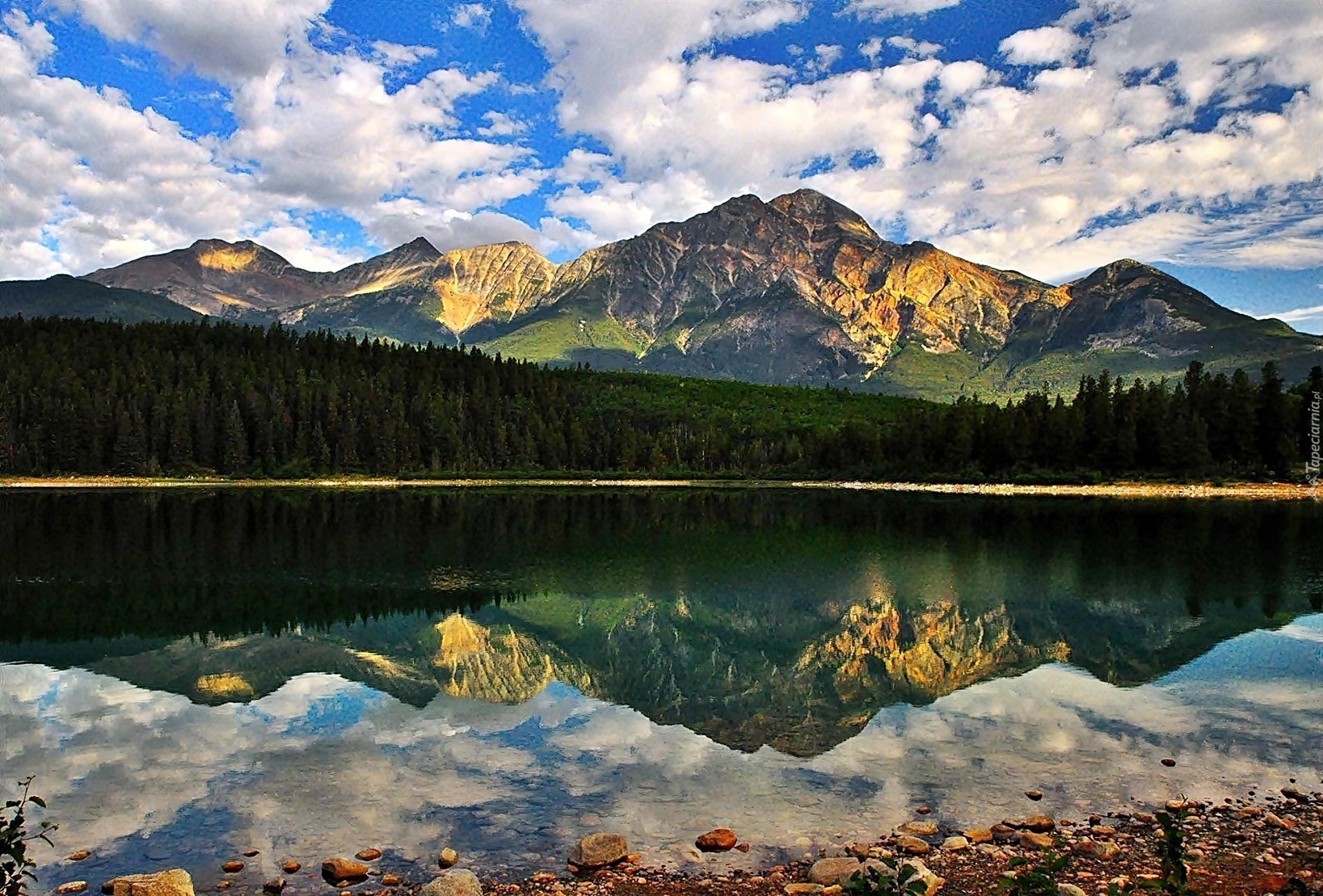 Kanada, Prowincja Alberta, Park Narodowy Jasper, Góry, Lasy, Jezioro, Chmury, Odbicie