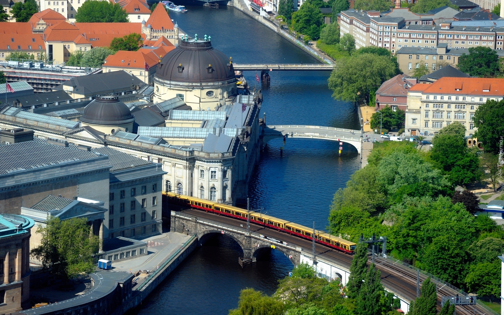 Niemcy, Berlin, Muzeum im. Bodego, Rzeka, Mosty