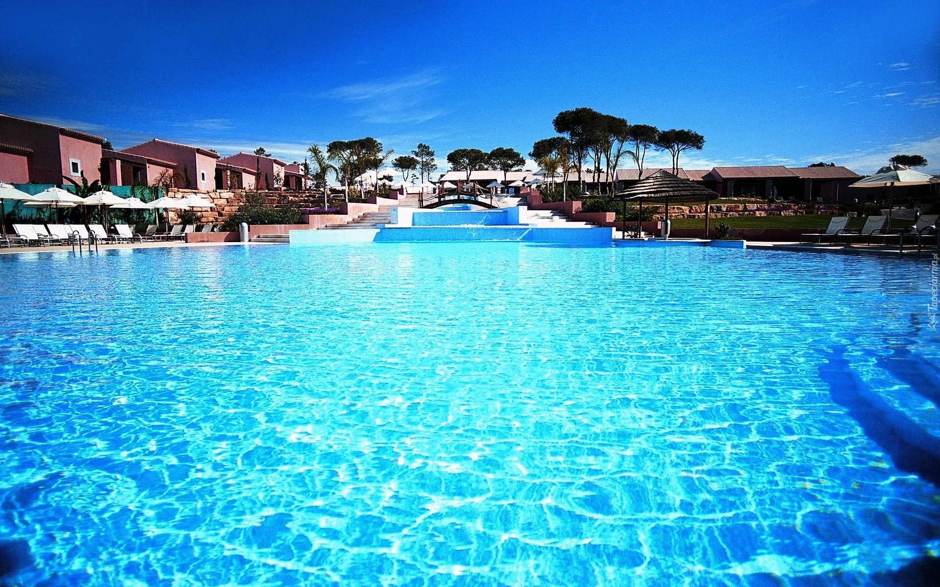 Hotel, Basen