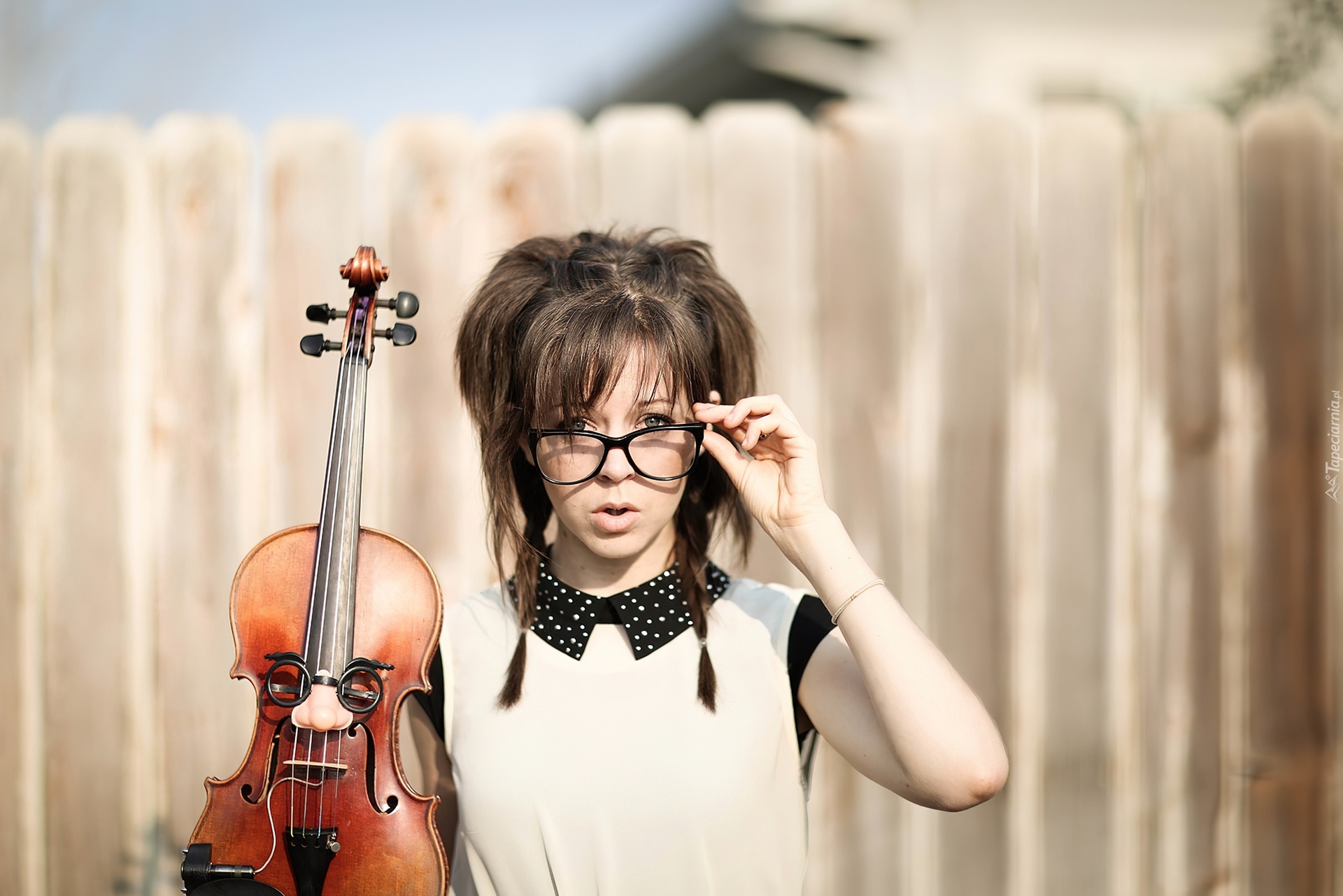 Lindsey Stirling, Skrzypce, Okulary