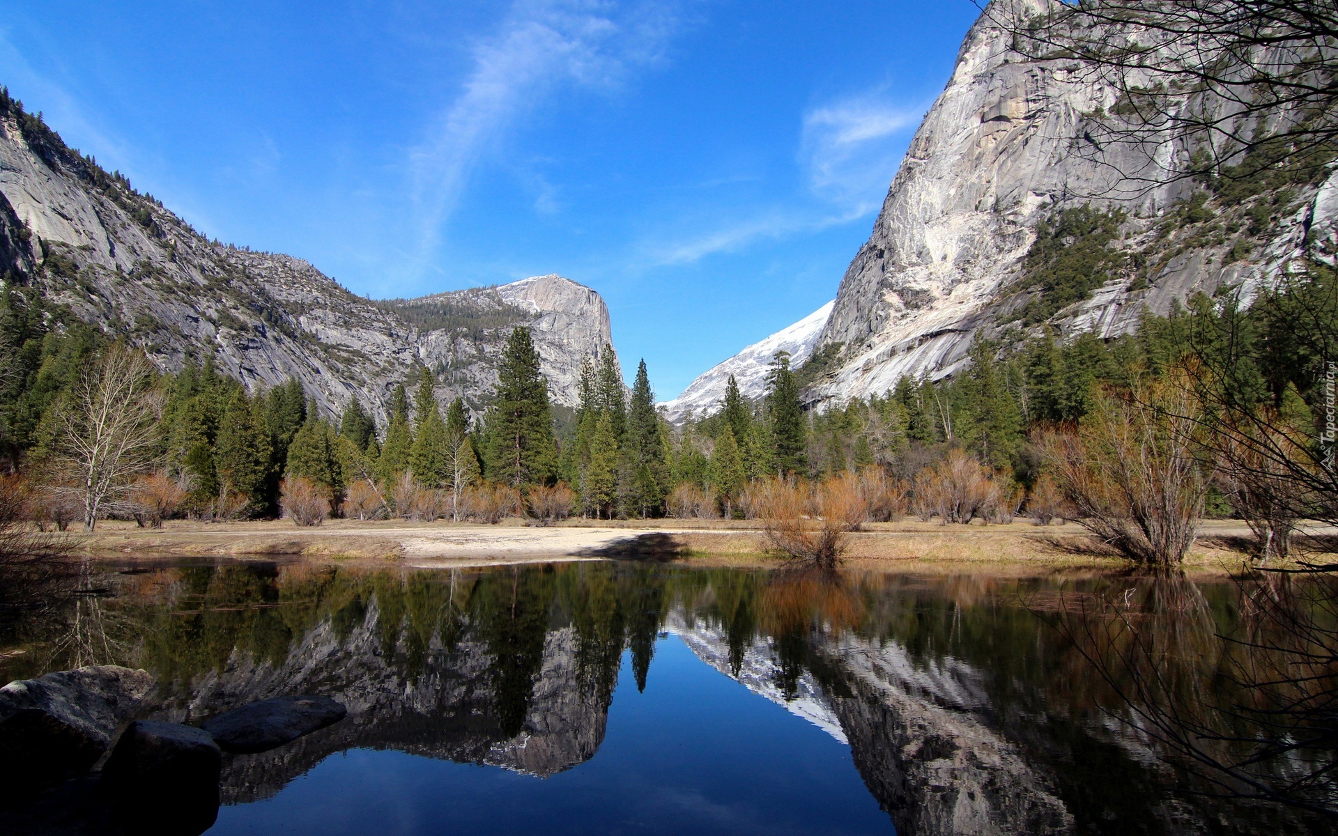 Stany Zjednoczone, Stan Kalifornia, Park Narodowy Yosemite, Góry, Jezioro