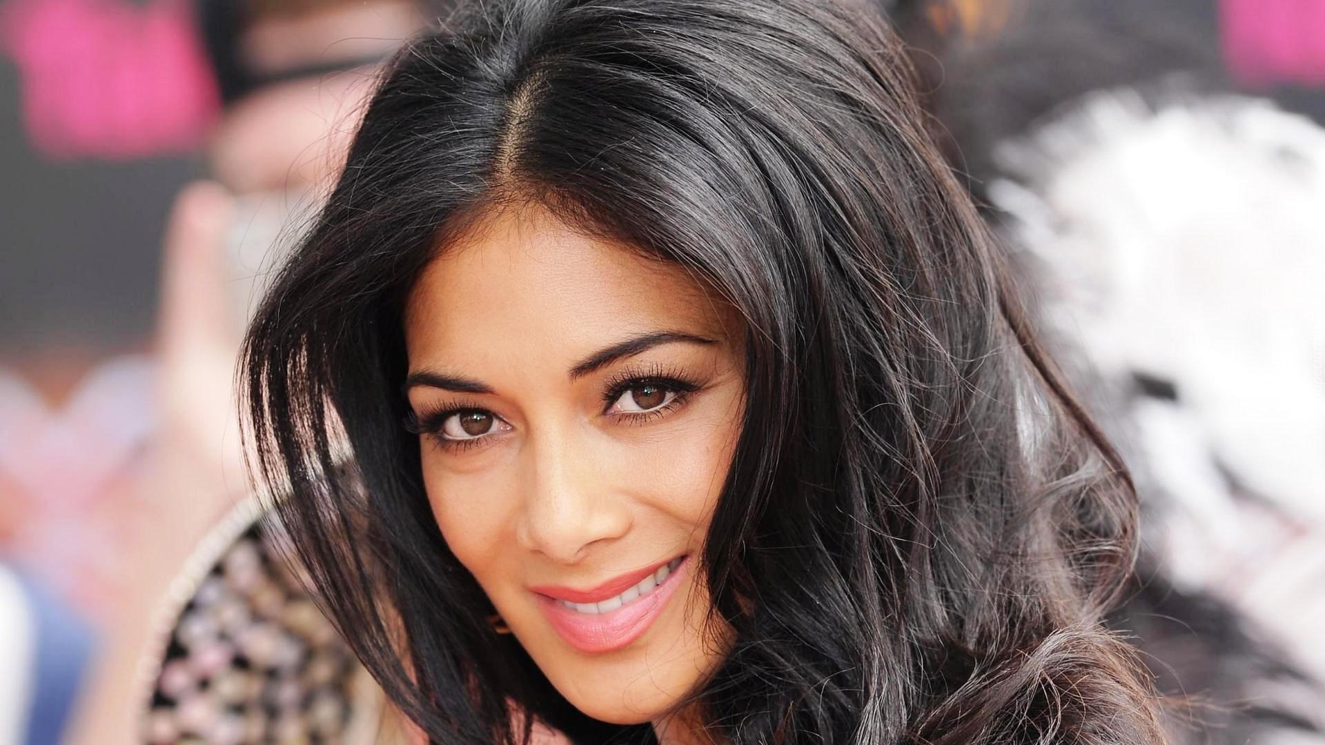 Uśmiechnięta, Nicole Scherzinger