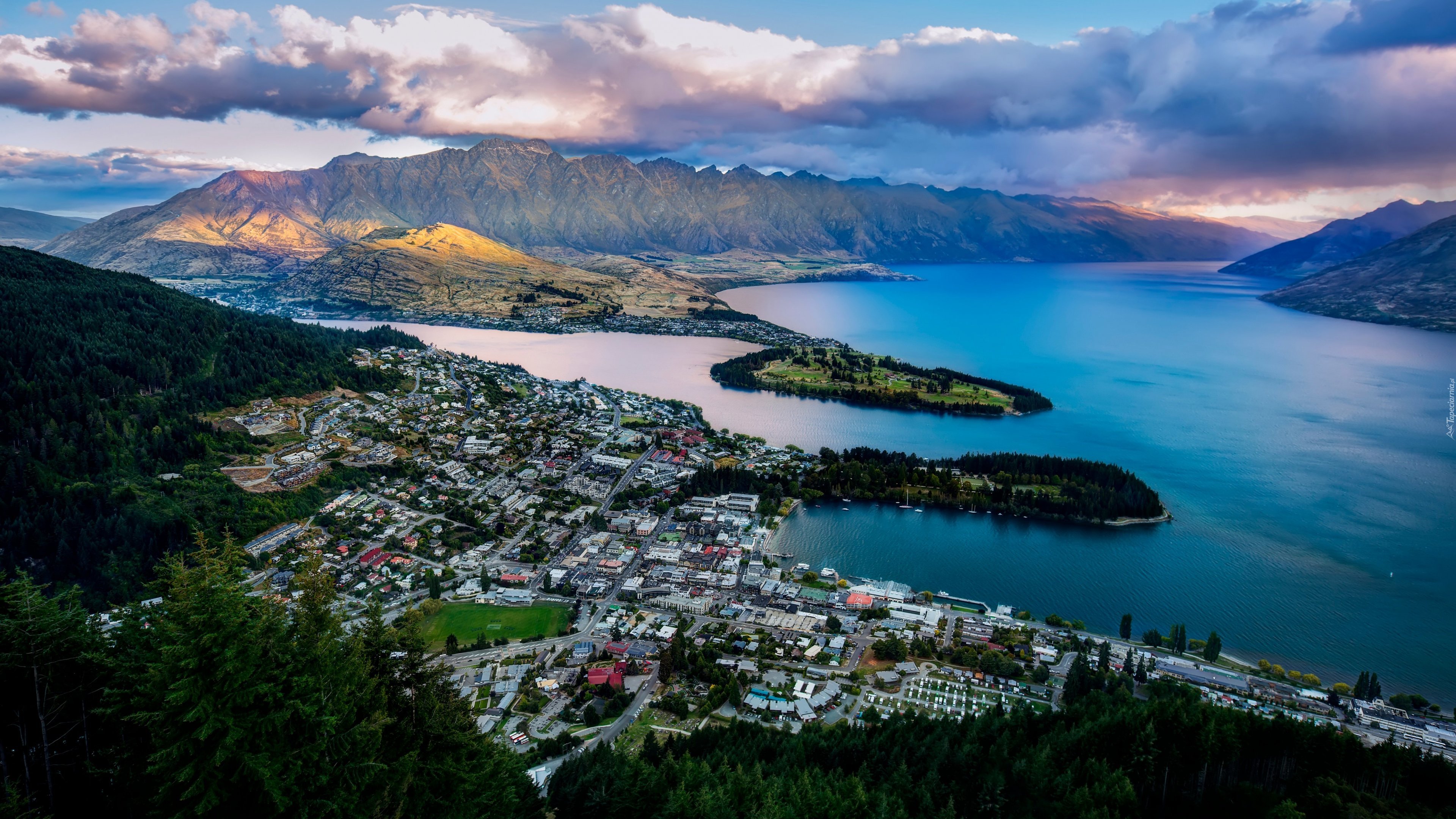 Queenstown, Nowa Zelandia, Jezioro Wakatipu, Góry, Zatoka, Miasto, Panorama