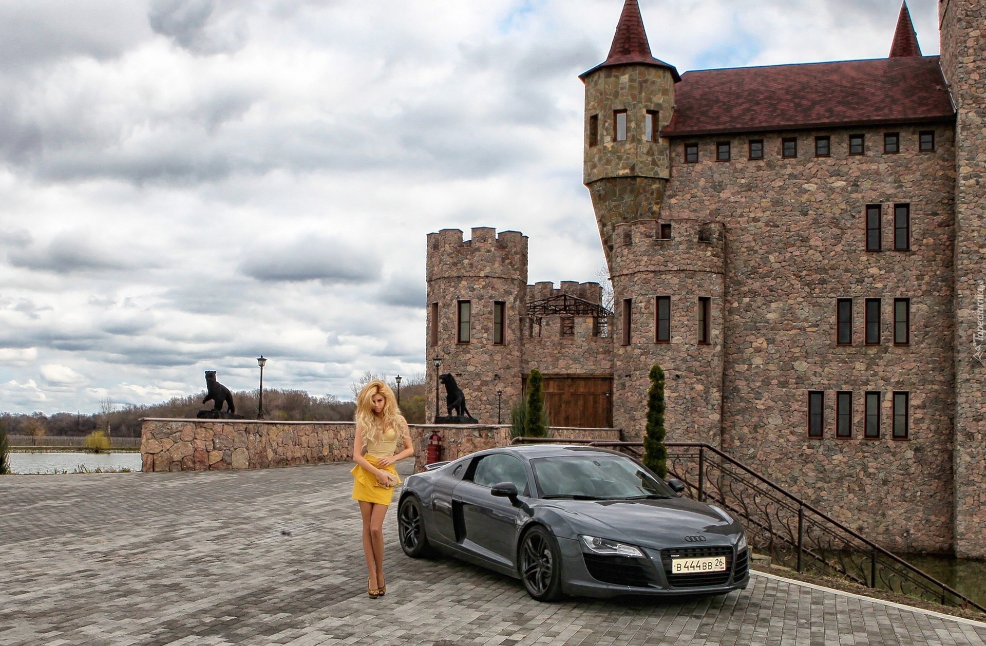 Ekaterina Fetisova, Audi R8, Budowla