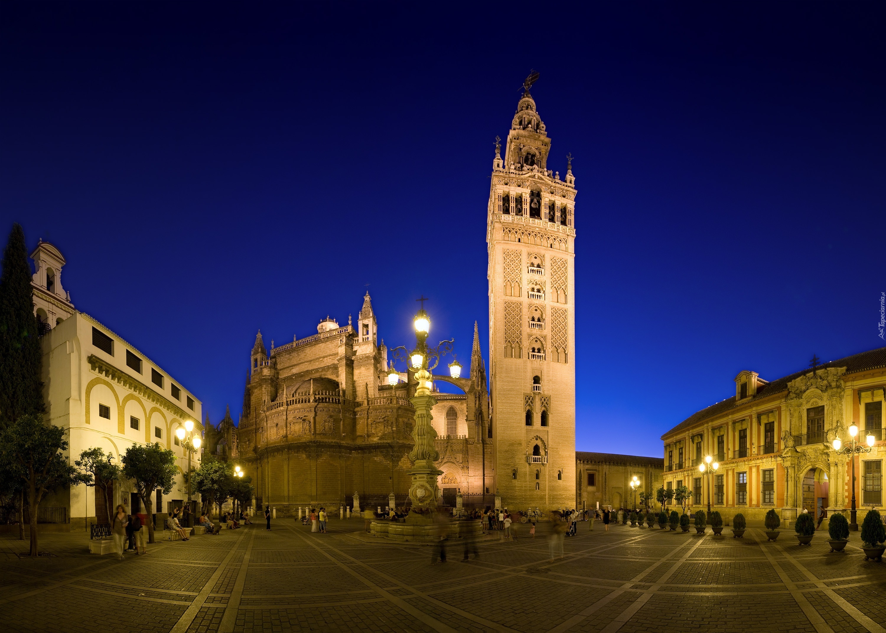 Sevilla, Hiszpania, Miasto nocą