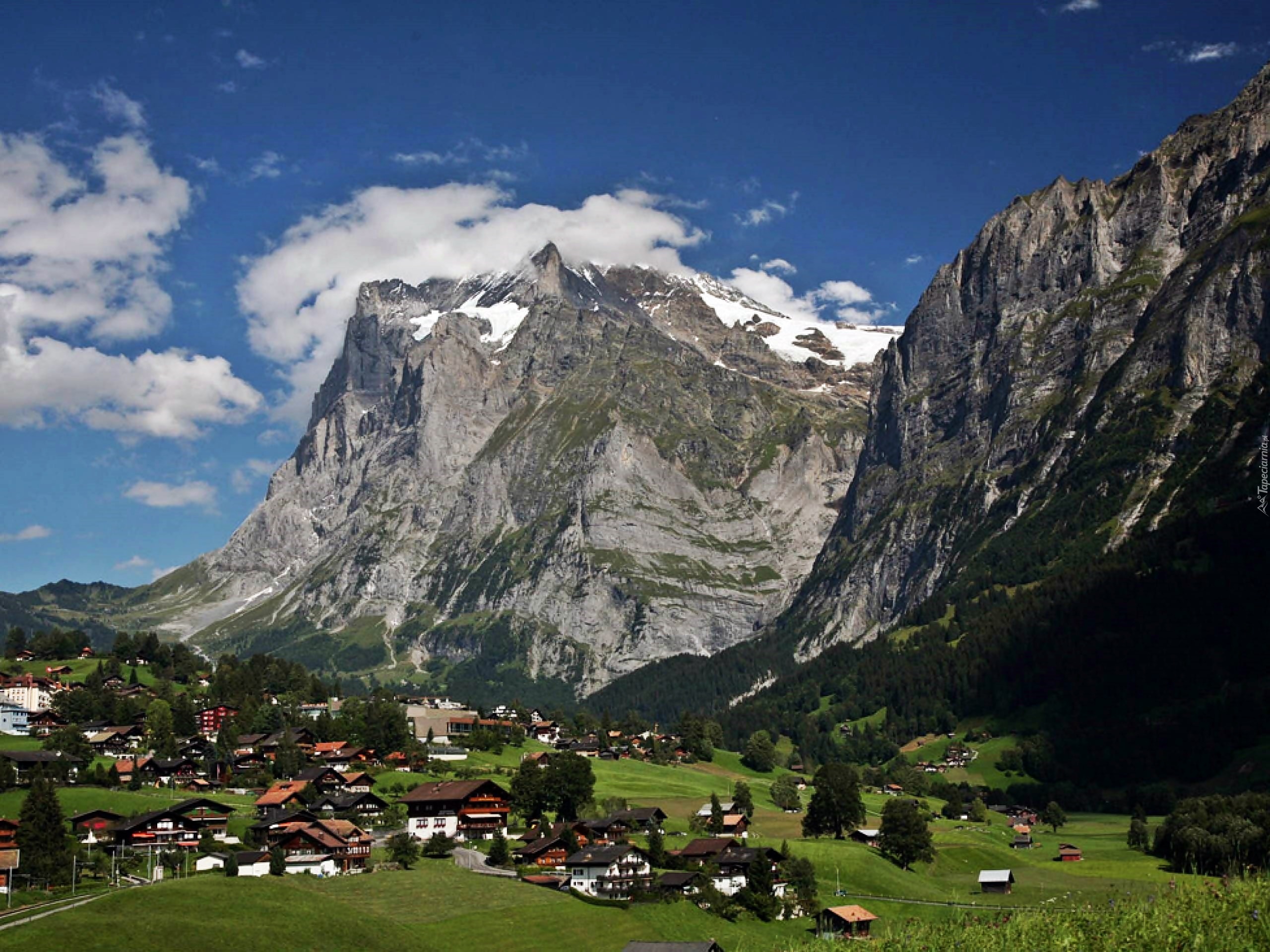 Góry, Alpy, Łąki, Chmury, Wioska, Grindelwald