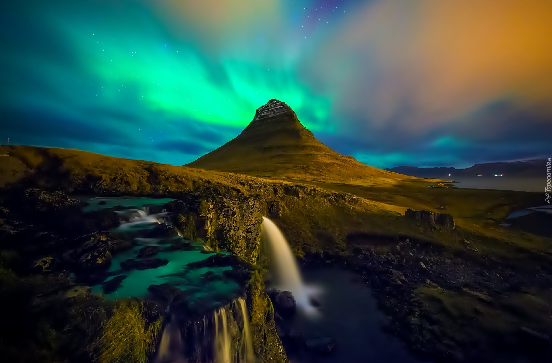 Islandia, Góra Kirkjufell, Wodospad Kirkjufellsfoss, Rzeka, Kamienie, Zorza polarna