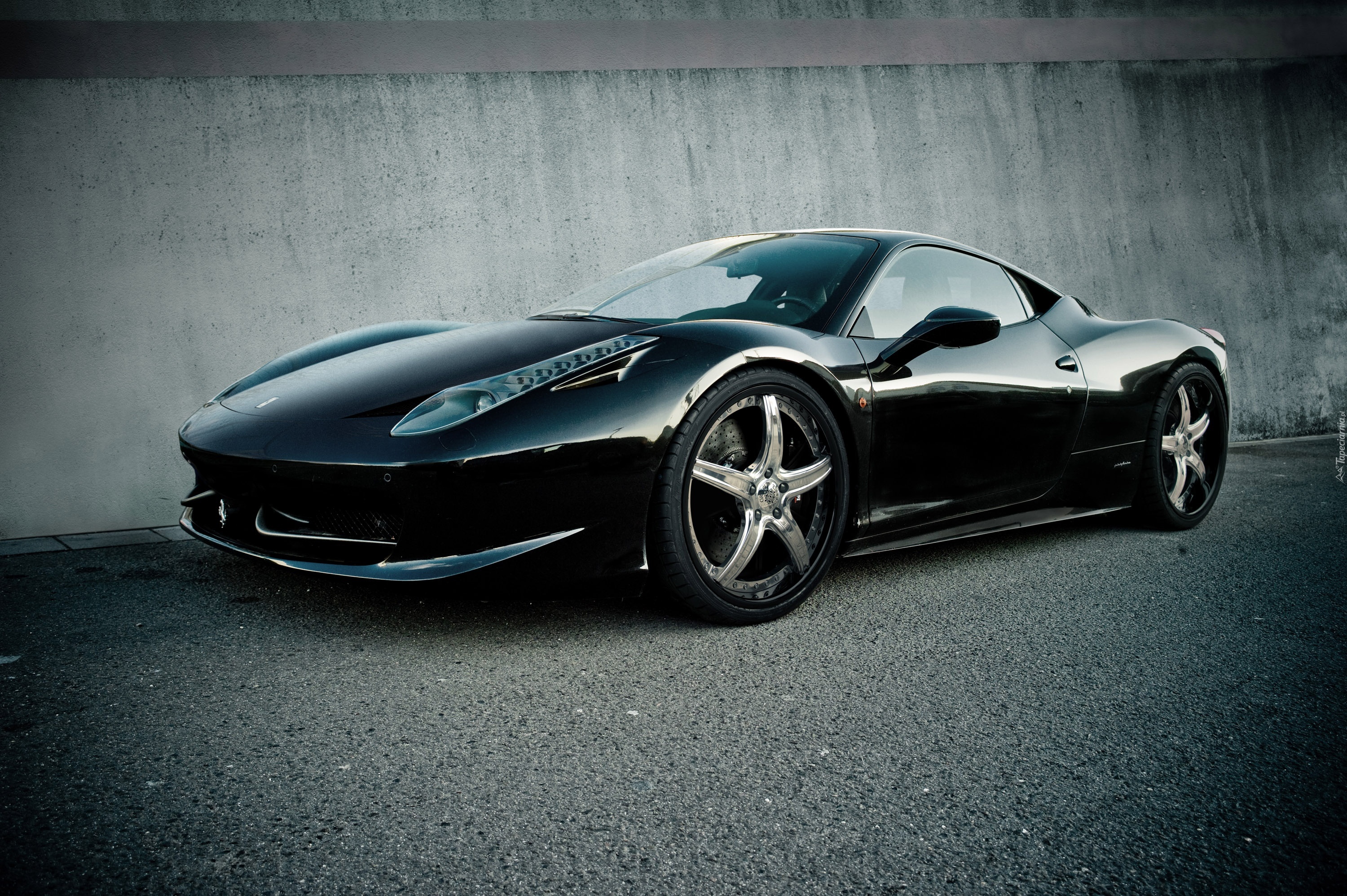 Czarne, Ferrari 458 Italia