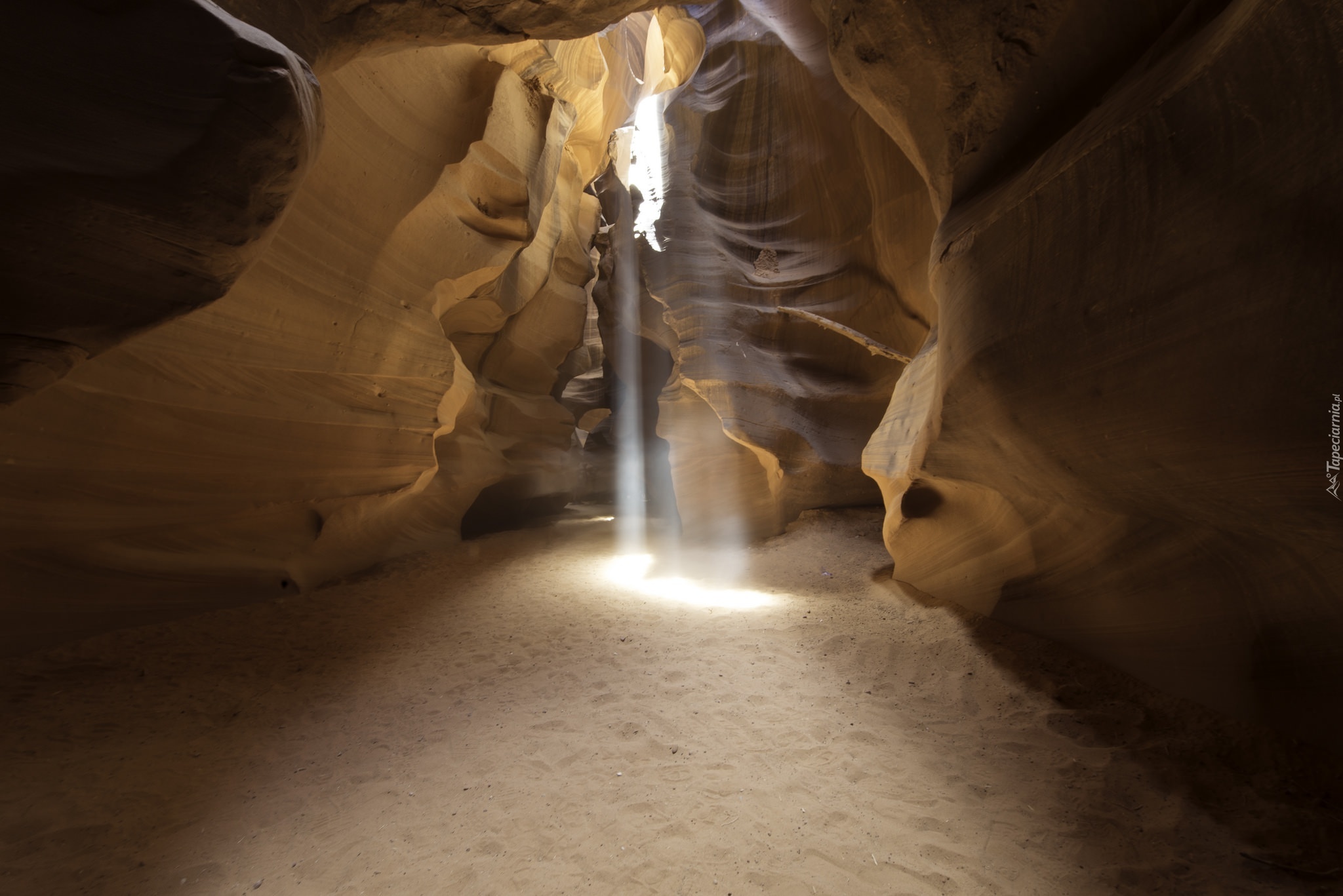 Jaskinia, Przebijające Światło