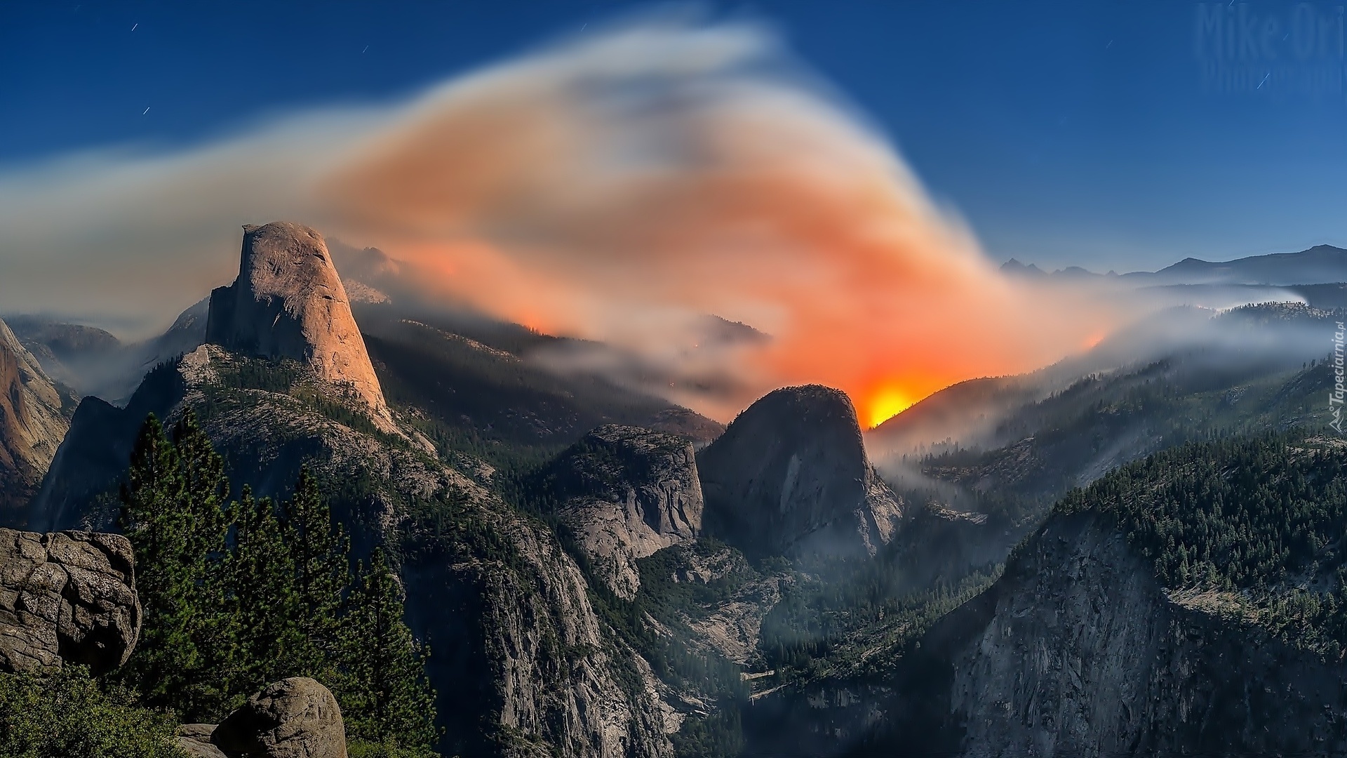 Stany Zjednoczone, Stan Kalifornia, Park Narodowy Yosemite, Góry, Chmury