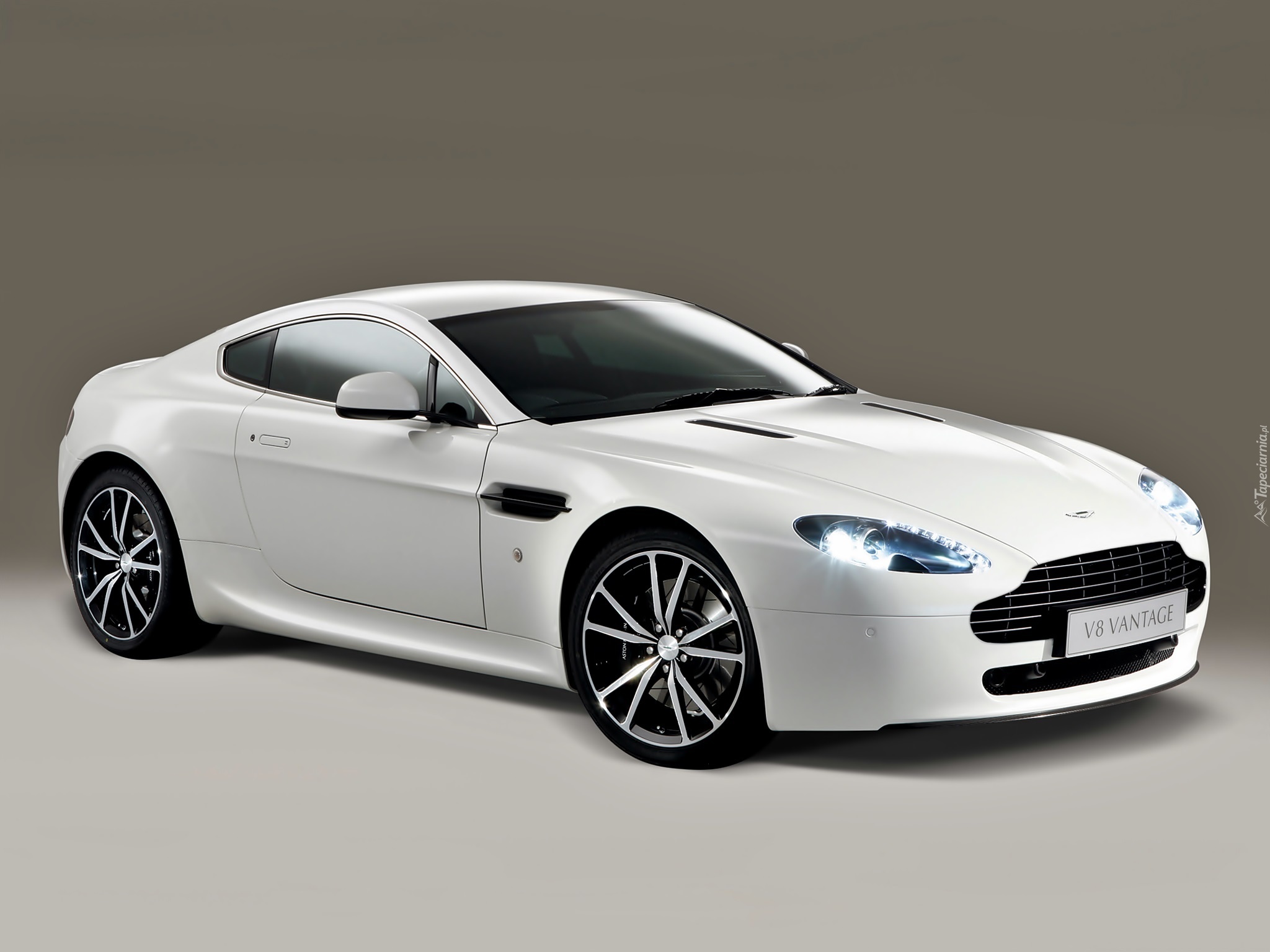 Aston Martin, V8 Vantage, Biały