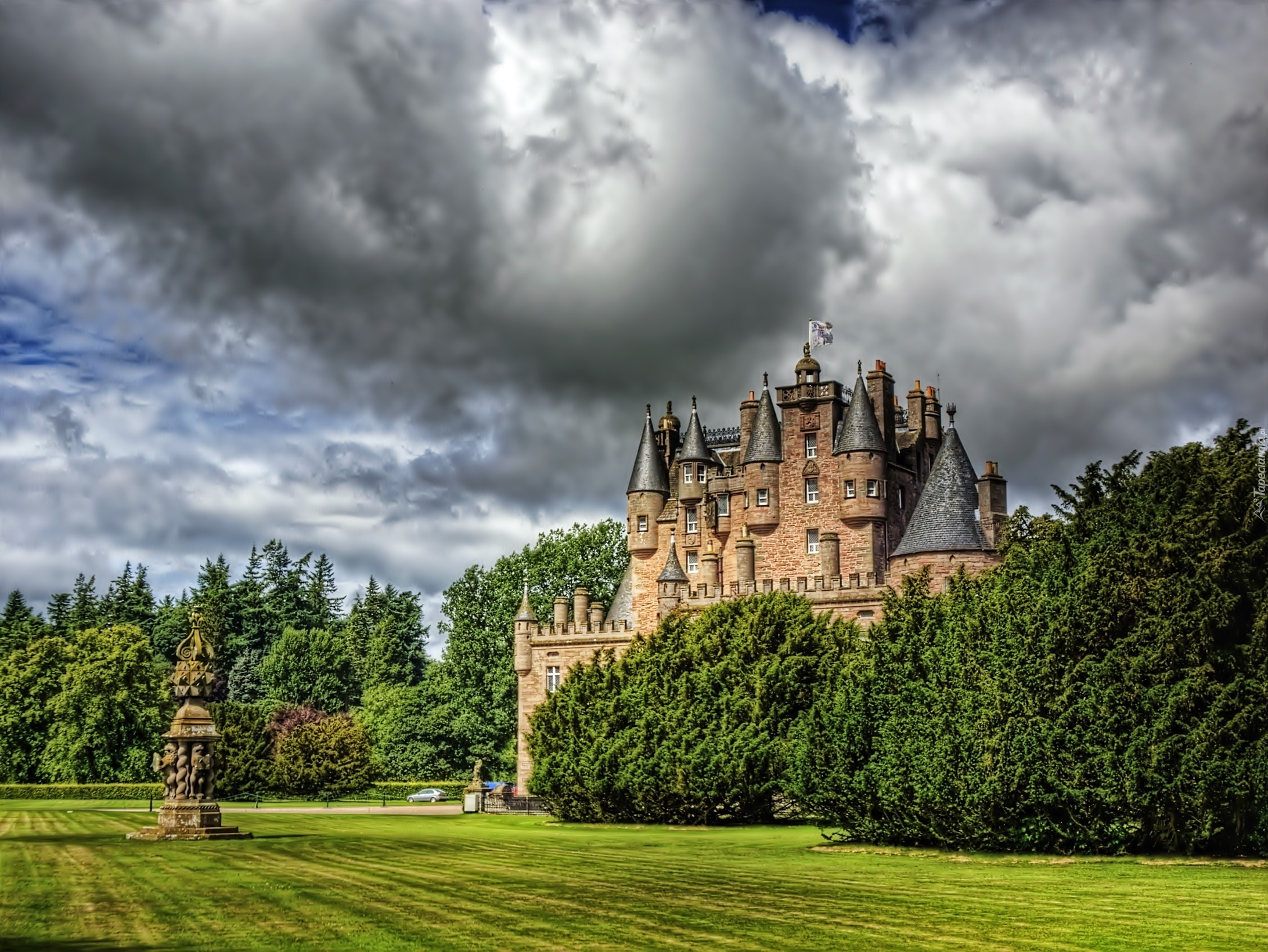 Zamek Glamis, Glamis Castle, Szkocja, Park, Ciemne, Chmury