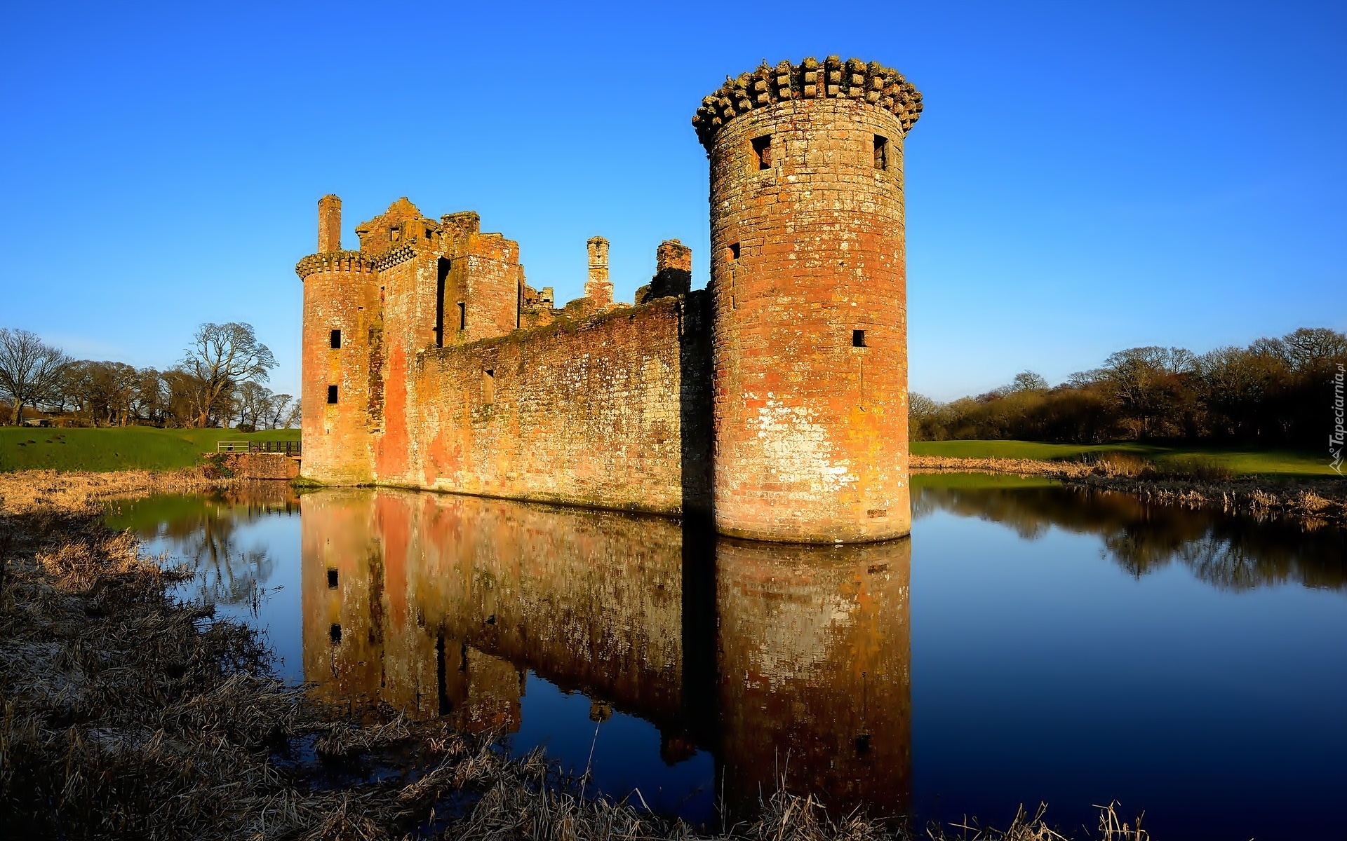 Zamek Caerlaverock, Rejon Dumfries, Szkocja, Fosa