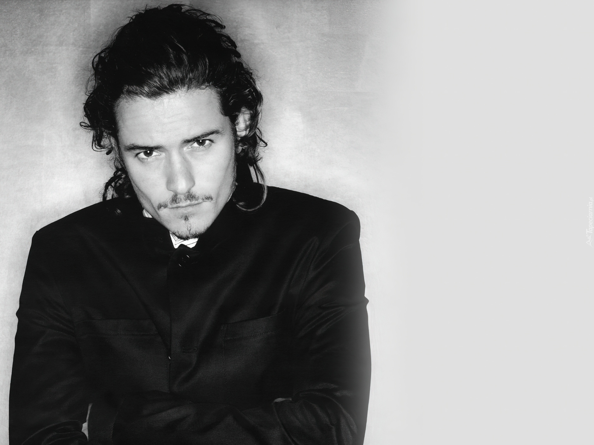 Orlando Bloom,czarny strój