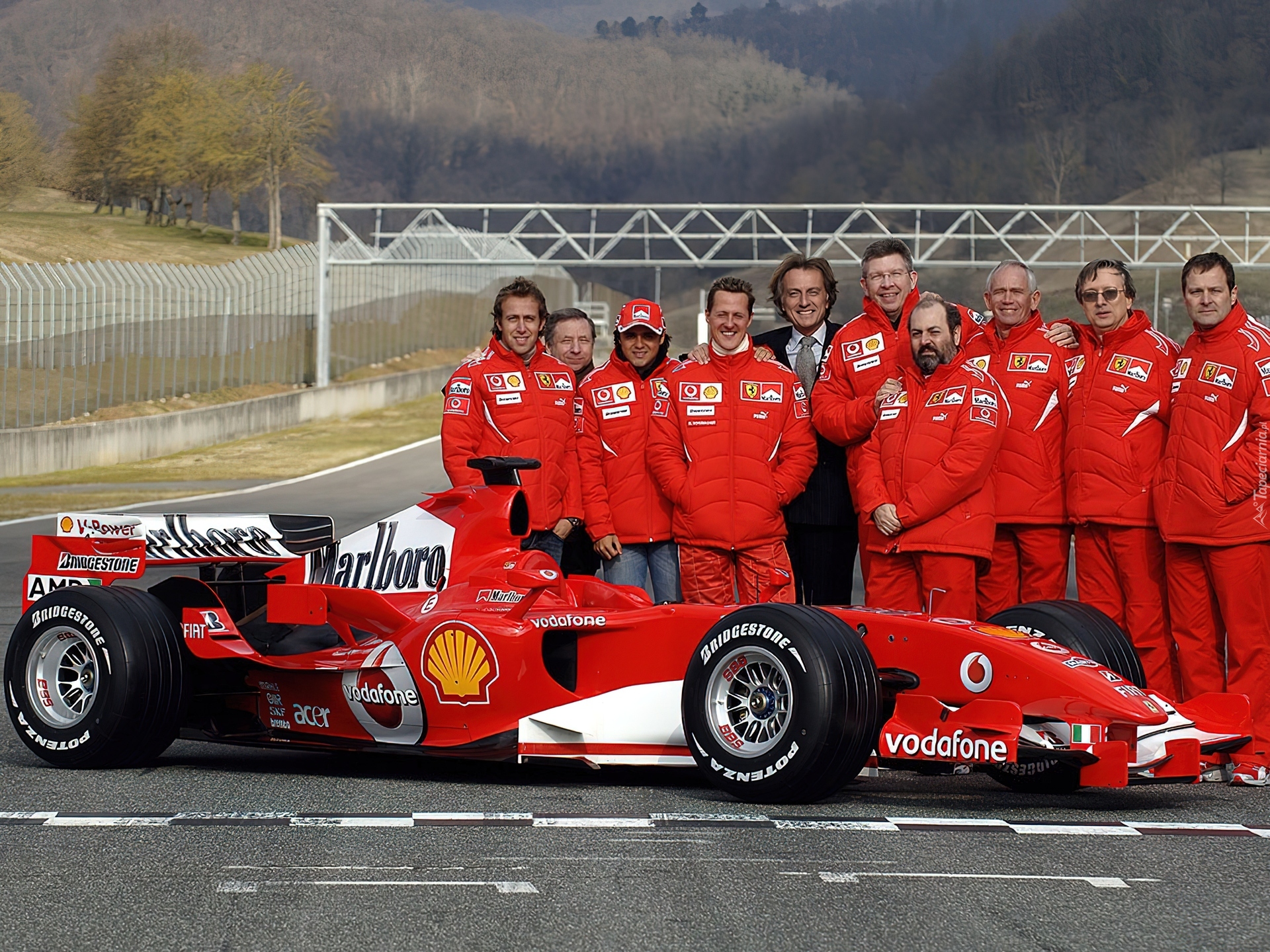 Команда формулы 1 8. Команда Феррари ф1. Ferrari 248 f1. Scuderia Ferrari f1 Team. Болид Феррари 2006.