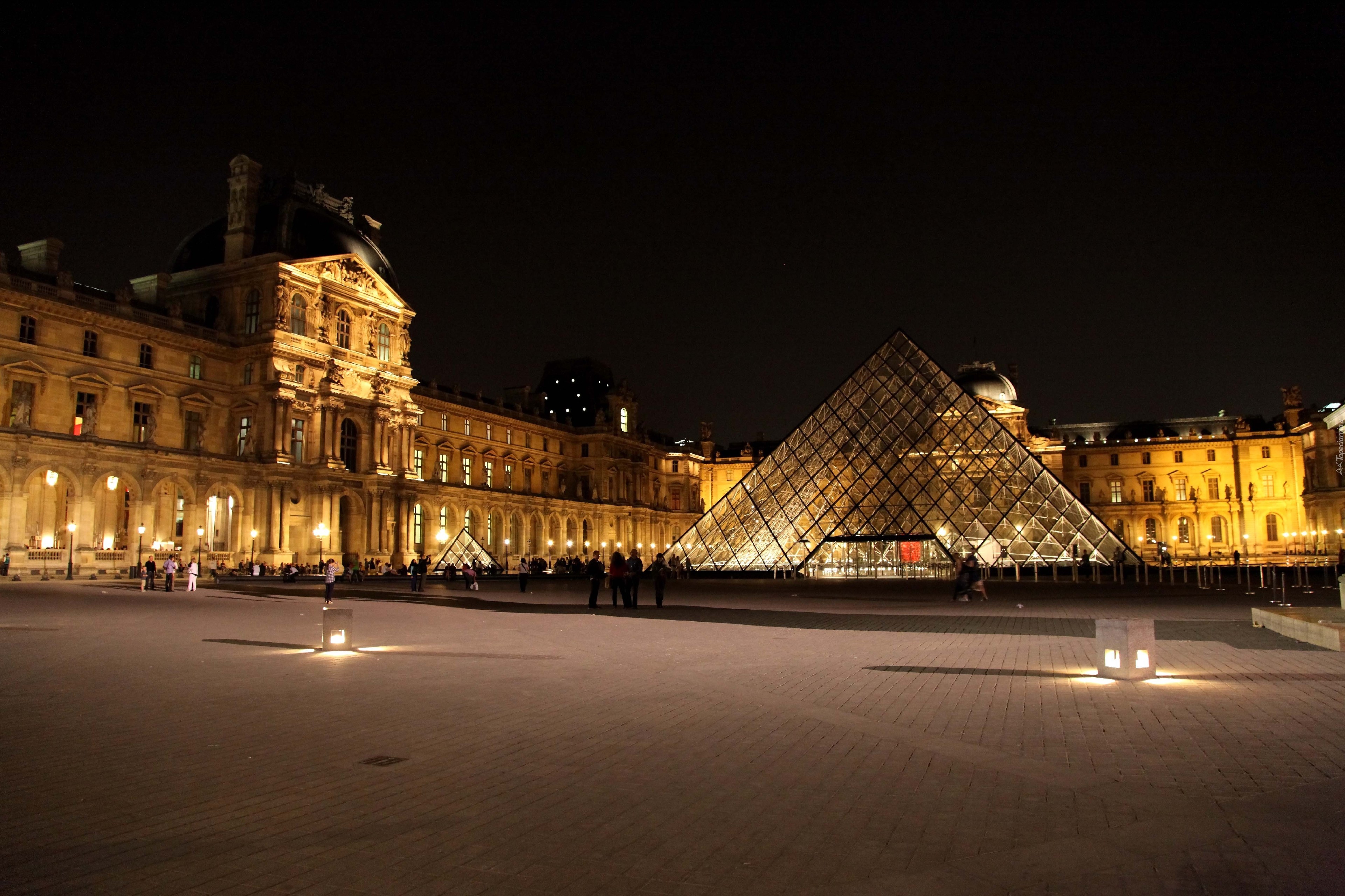 Francja, Paryż, Luwr, Muzeum, Miasto nocą