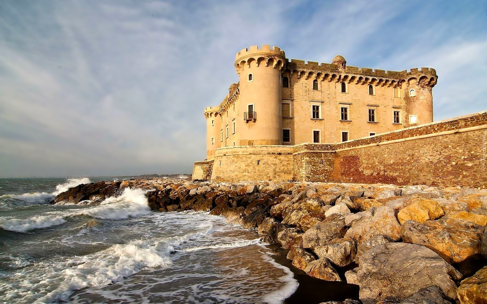 Zamek w Palo, Castello Odescalchi a Palo, Miejscowość Ladispoli, Włochy, Morze