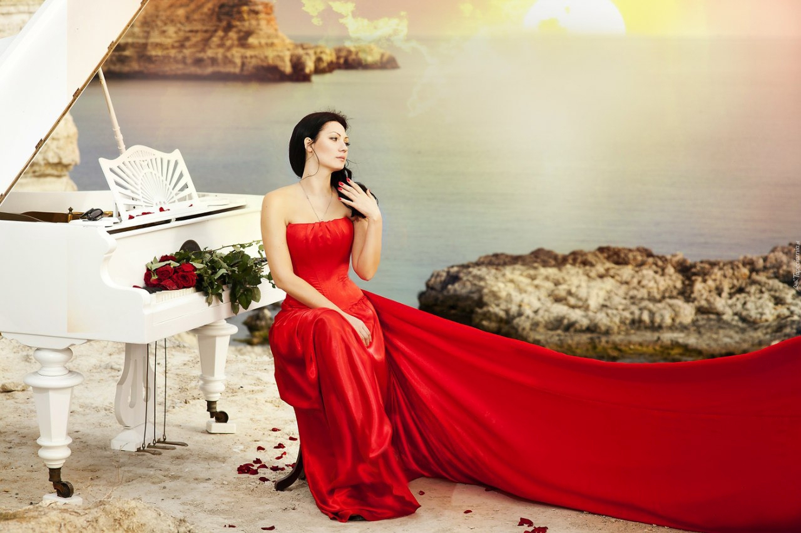 Kobieta, Fortepian, Róże, Morze