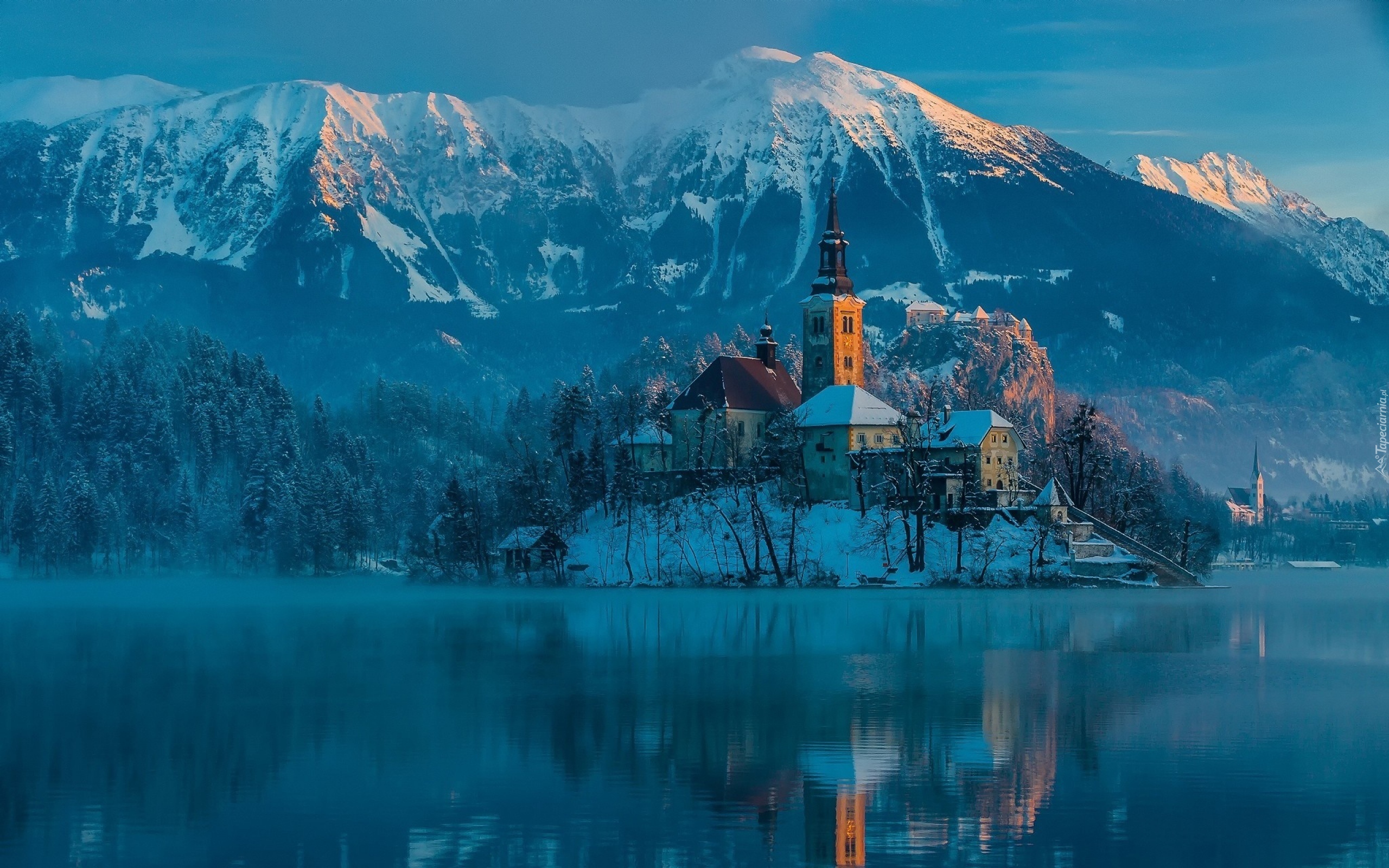 Domy, Kościół, Zima, Góry, Jezioro, Bled, Słowenia