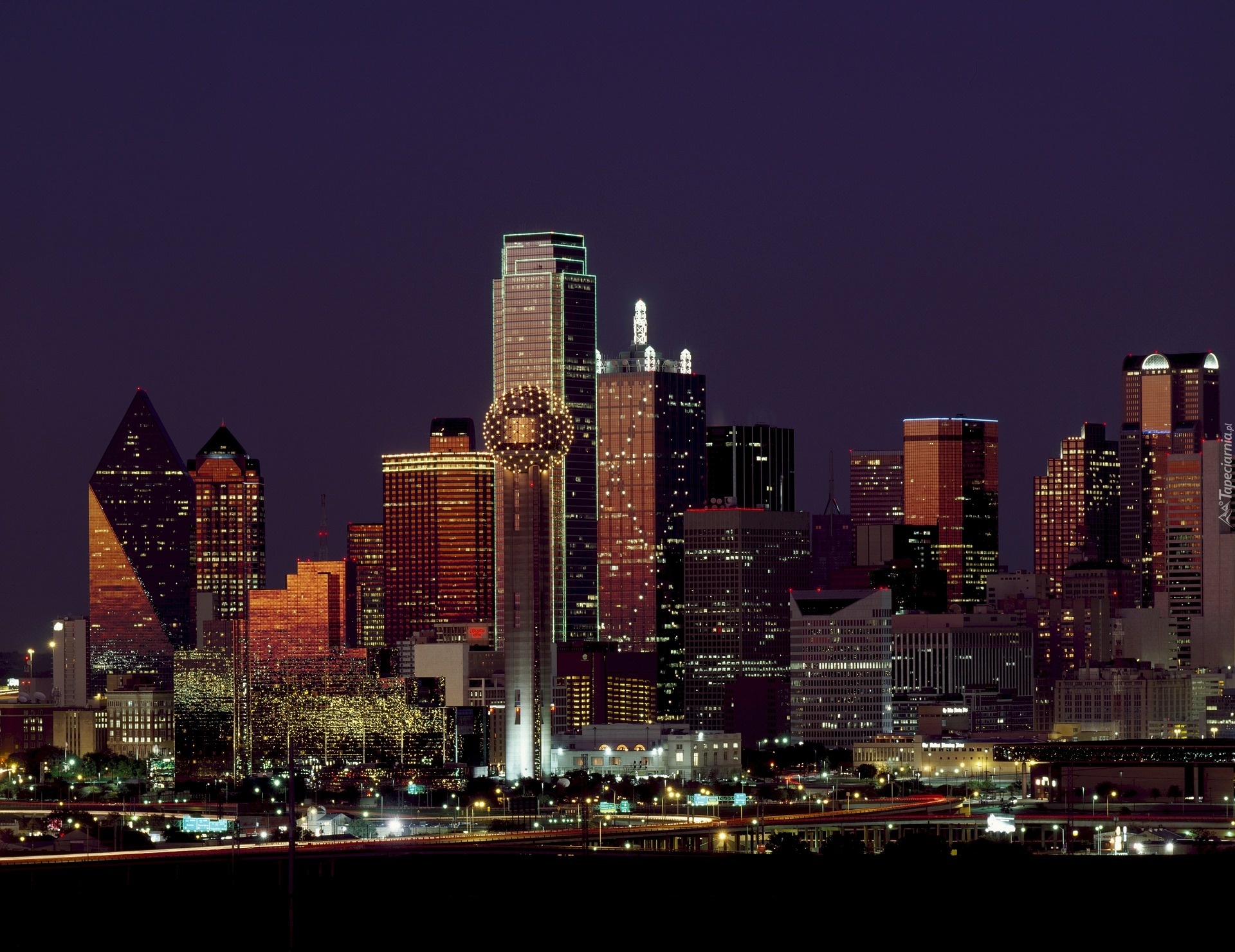 Dallas, Teksas, Stany Zjednoczone, Miasto nocą