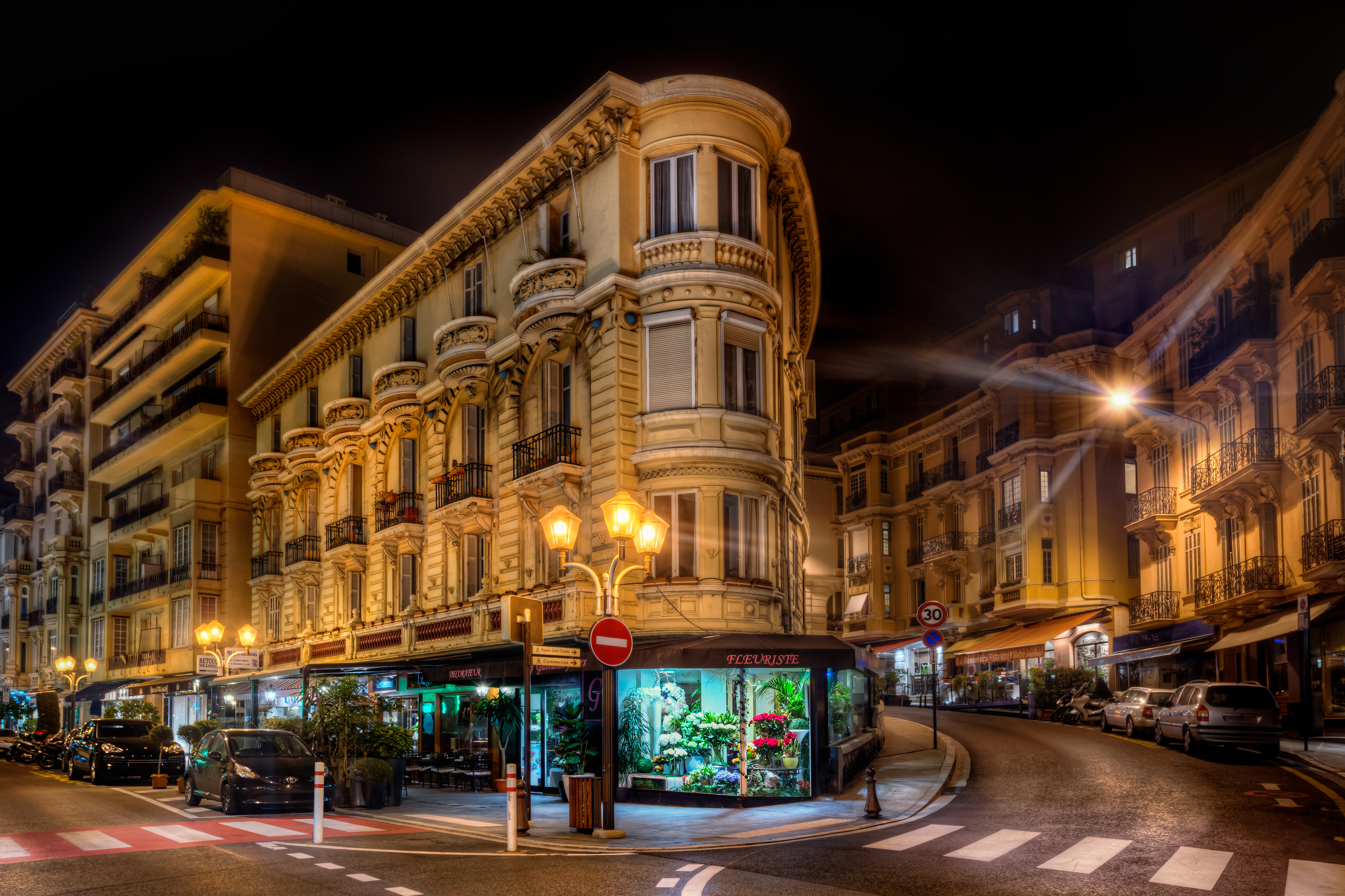 Monako, Miasto Nocą