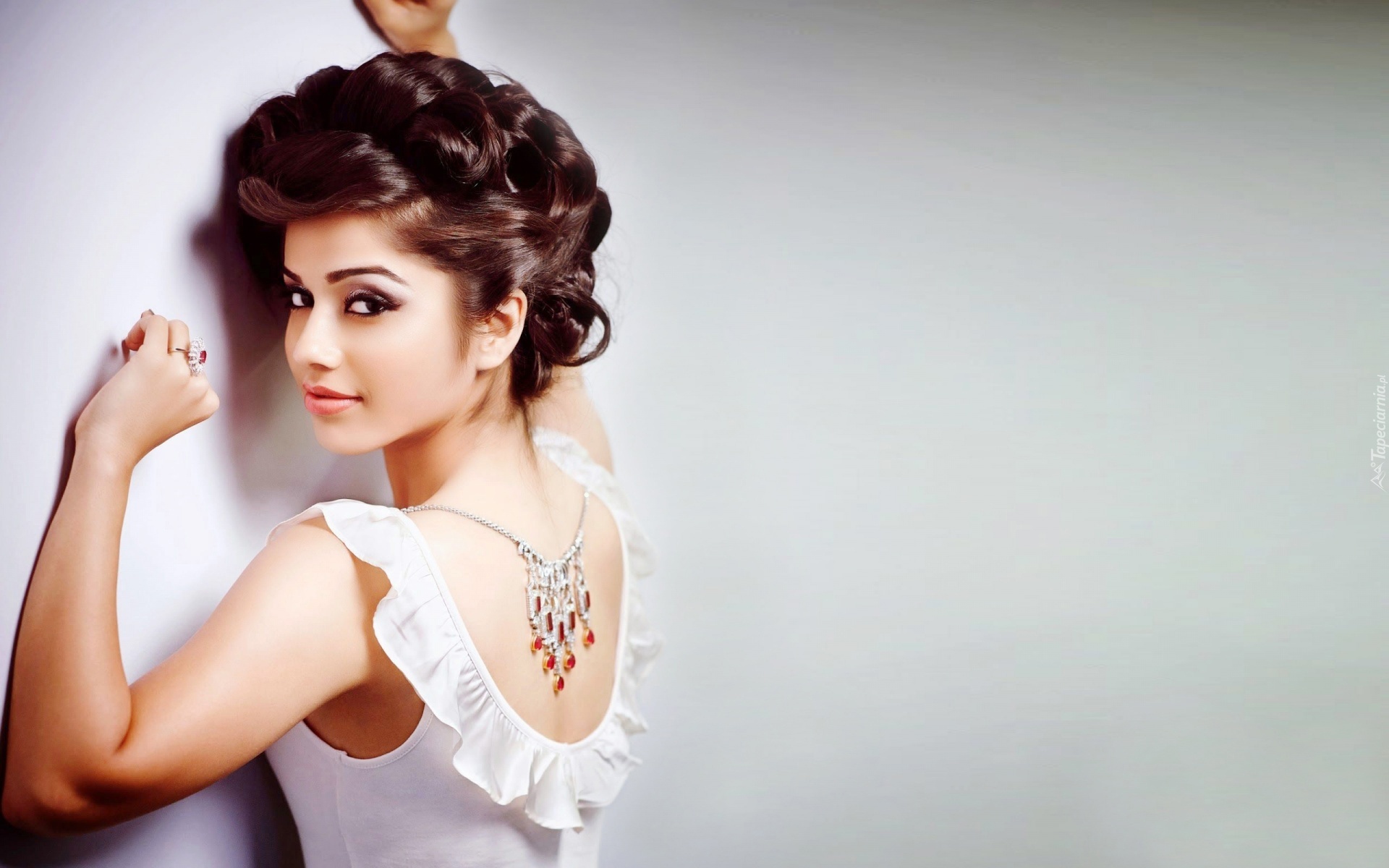 Brunetka, Ararnaa Bajpai, Biżuteria
