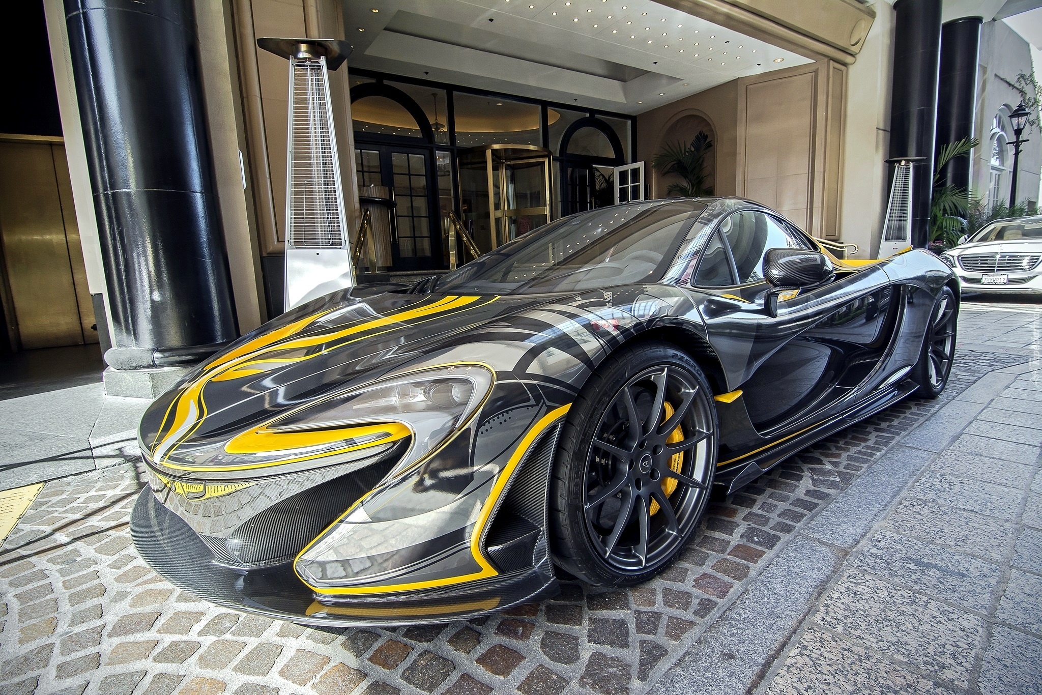 McLaren P1, Samochód Sportowy