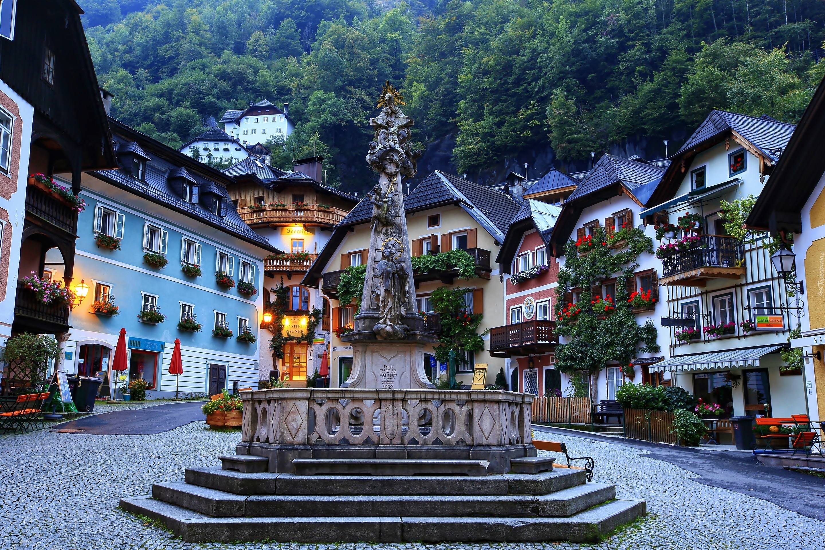 Domy, Pomnik, Hallstatt, Austria