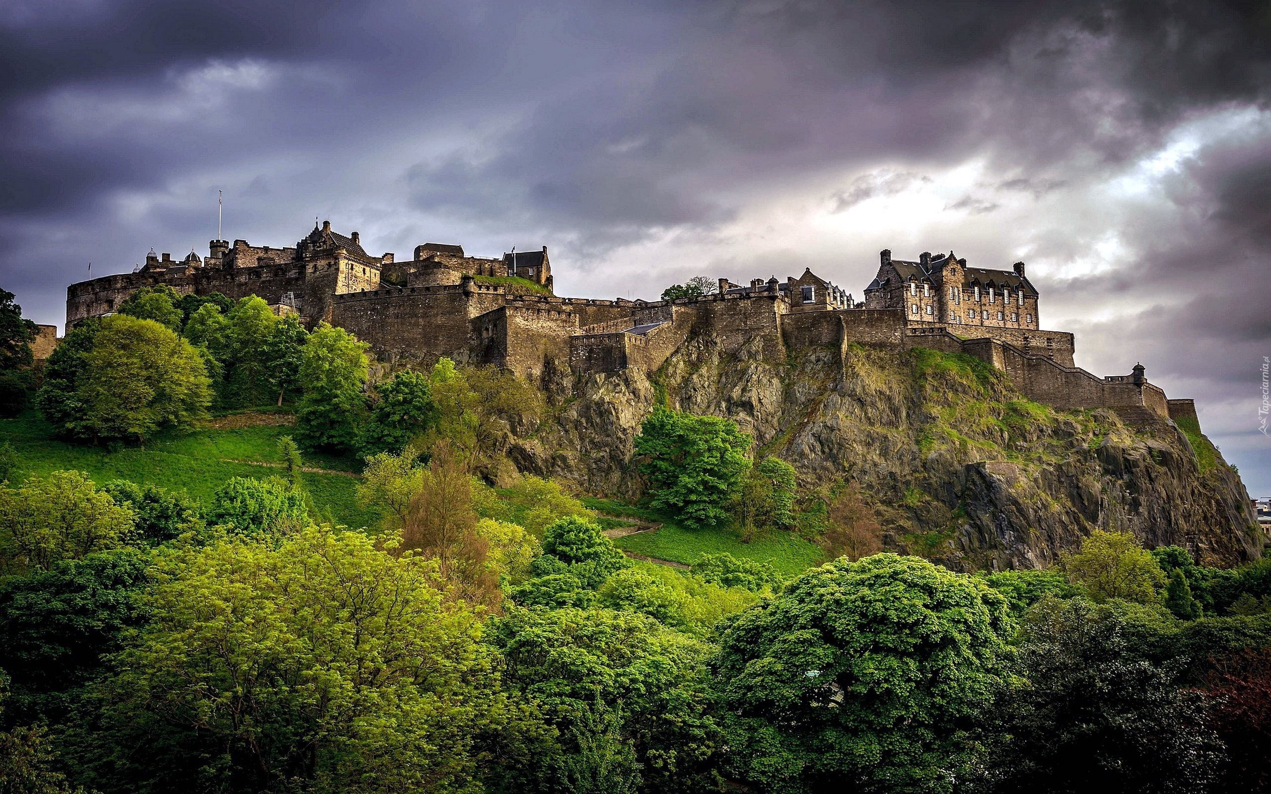 Zamek w Edynburgu, Edinburgh Castle, Szkocja, Edynburg, Skały, Drzewa, Wzgórze