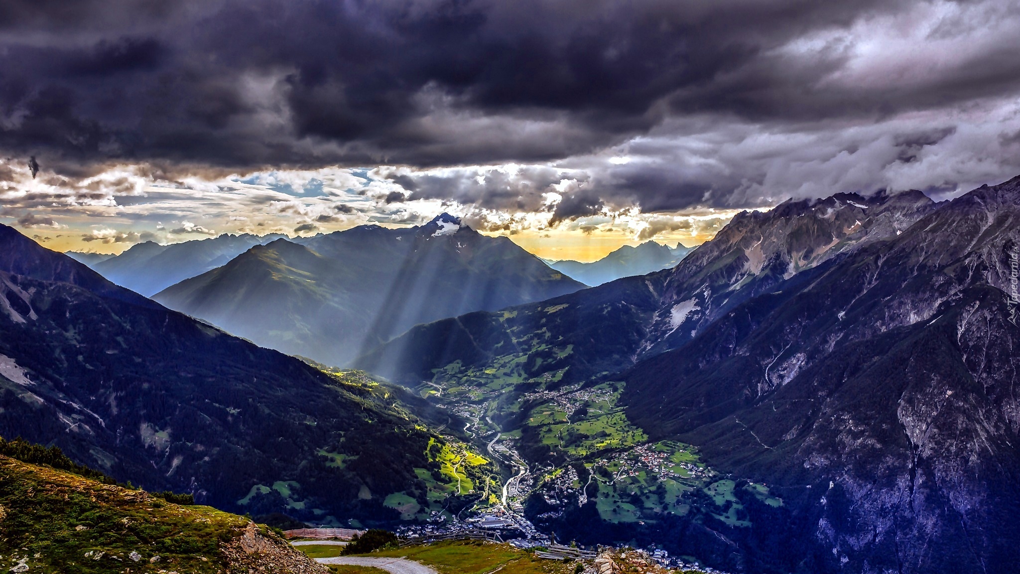 Torsten Muehlbacher, Alpy, Dolina, Burzowe Chmury