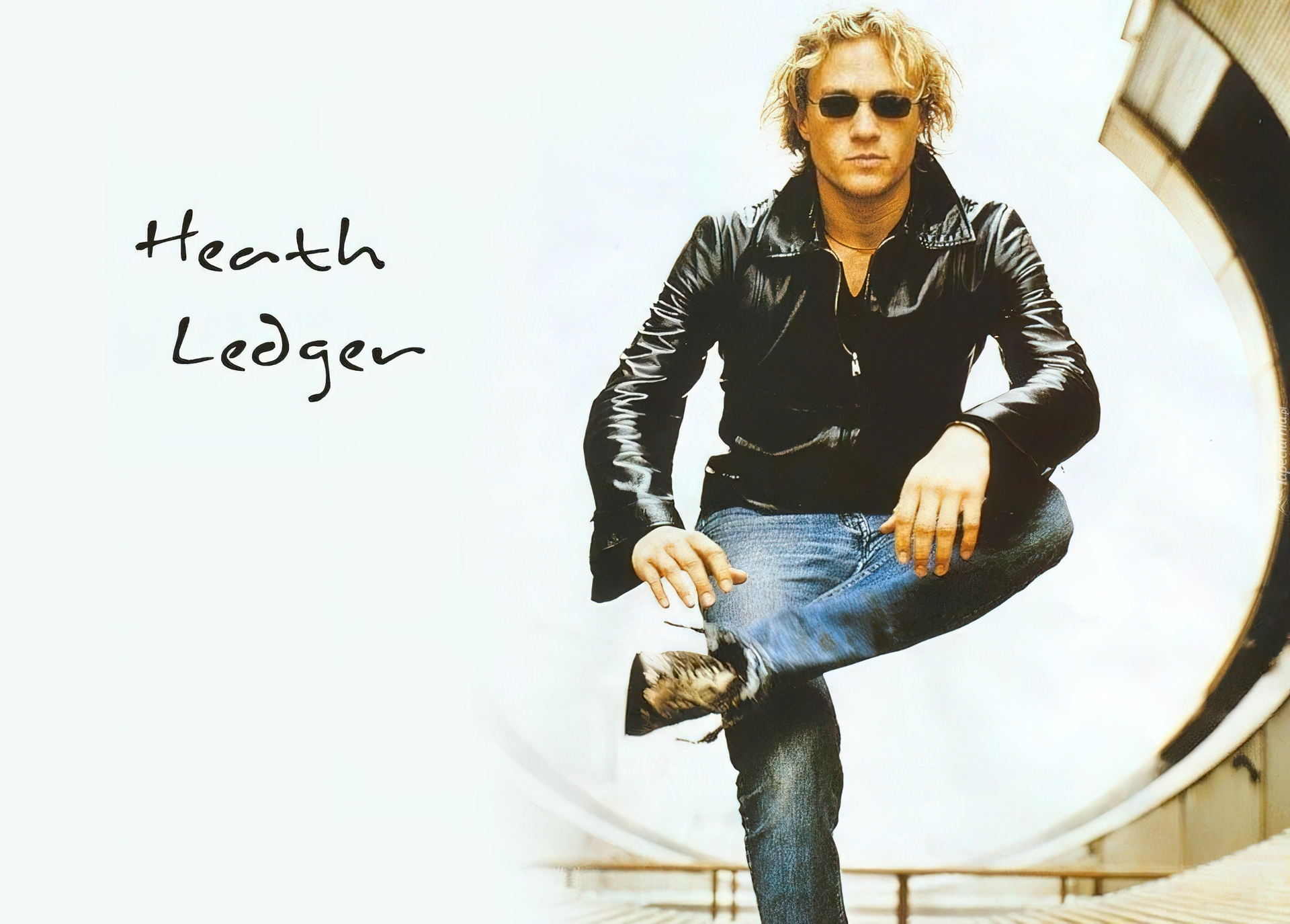 Heath Ledger,skórzana kurtka, okulary