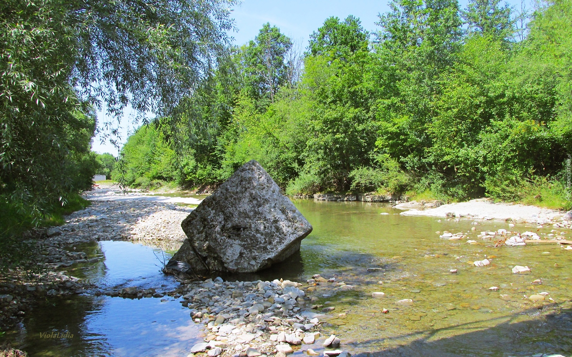 Lato, Rzeka, Kamienie