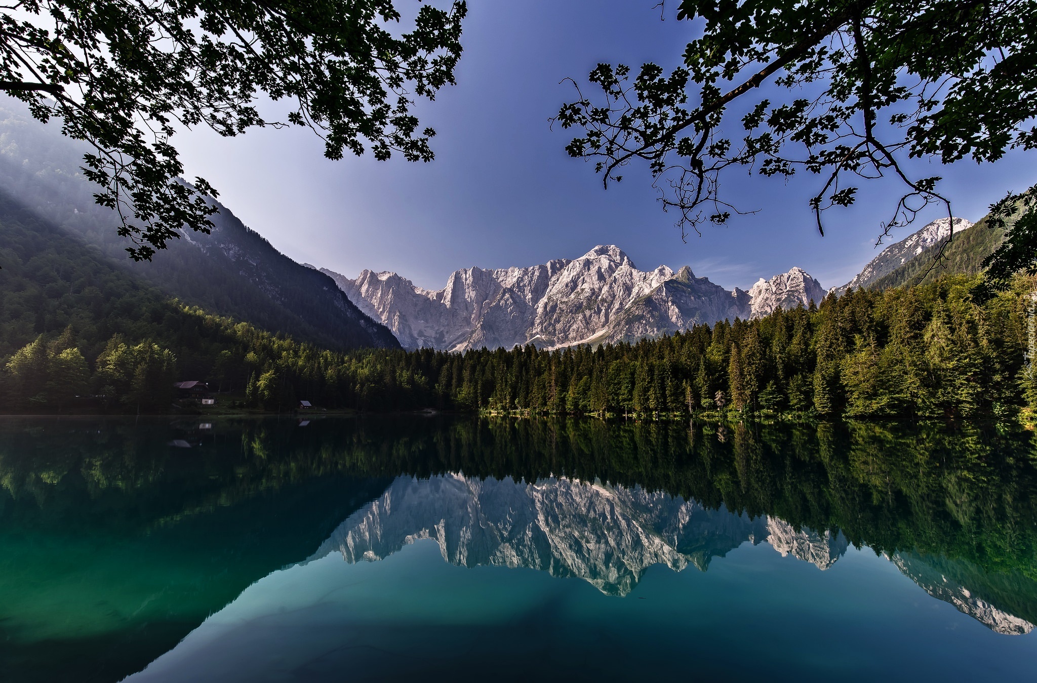 Stany Zjednoczone, Stan Kalifornia, Park Narodowy Yosemite, Jezioro Mirror Lake, Góry, Lasy, Chmury