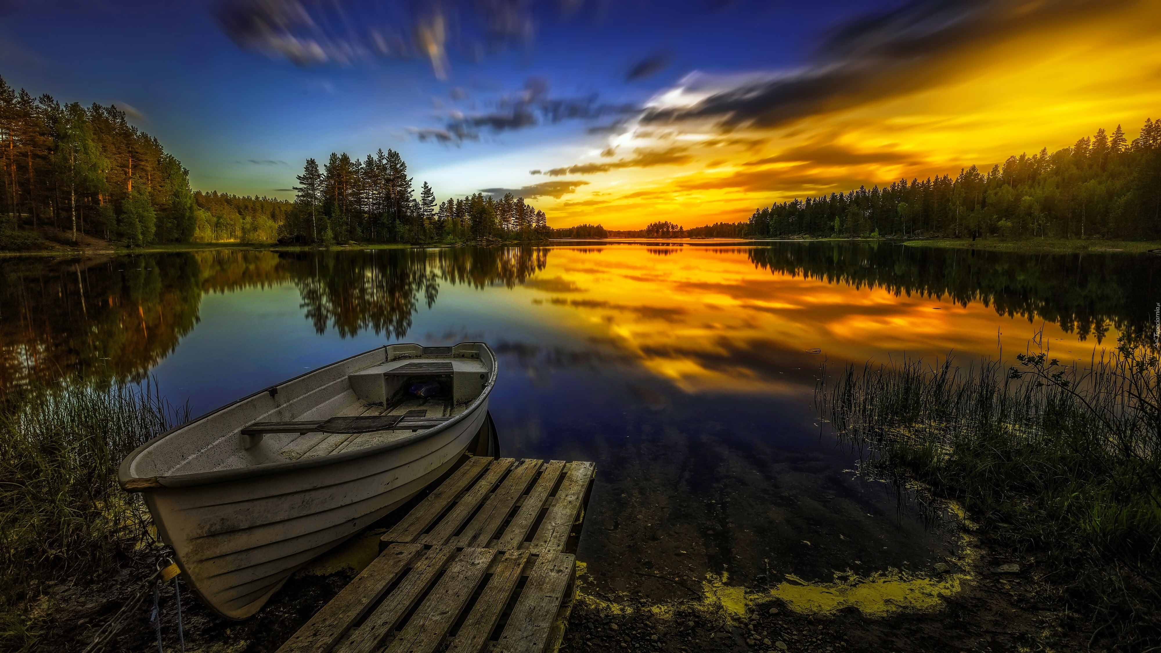 Jezioro Aklangen, Zachód Słońca, Łódka, Gmina Ringerike, Norwegia