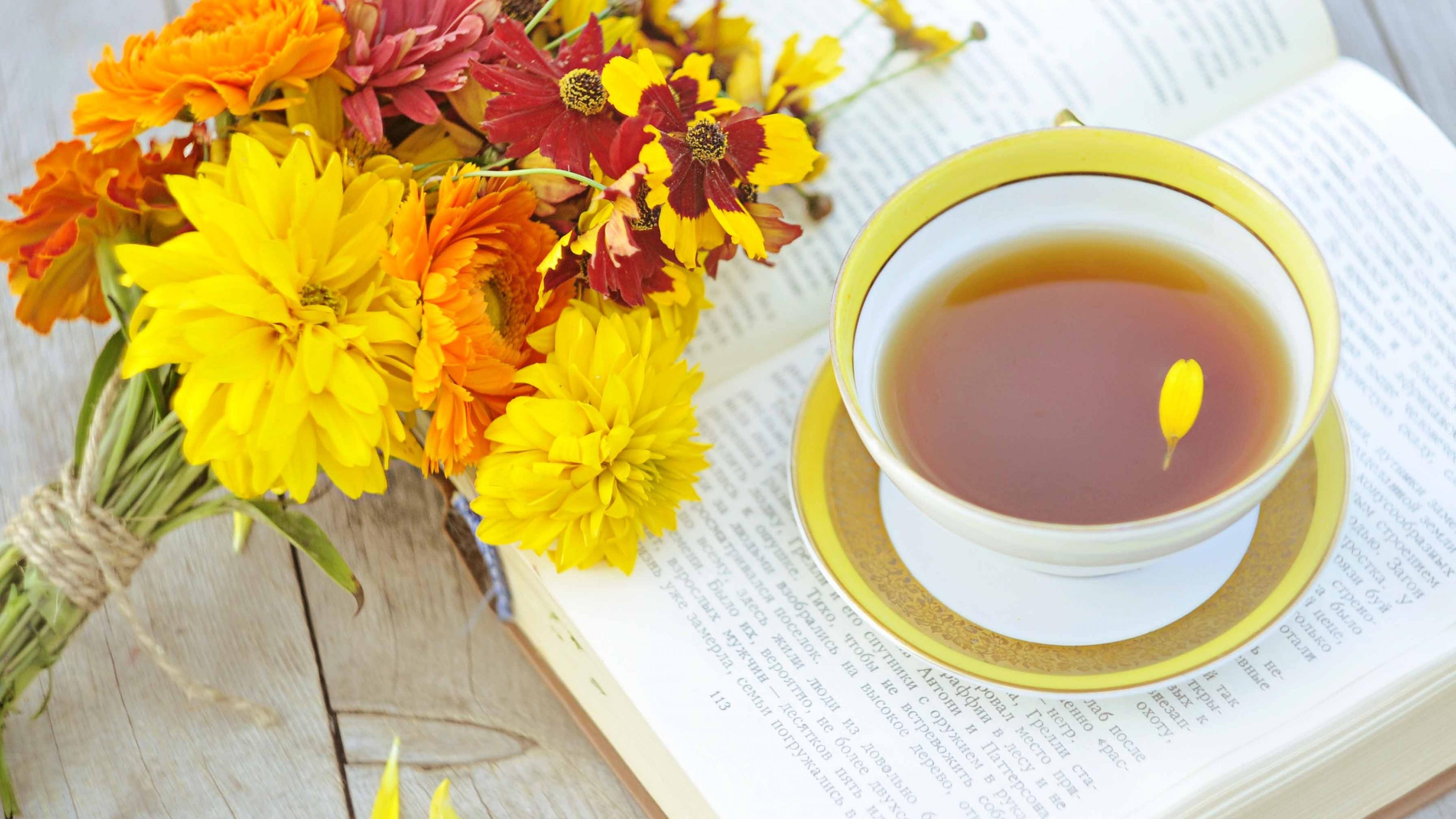 Herbata, Kwiaty, Książka