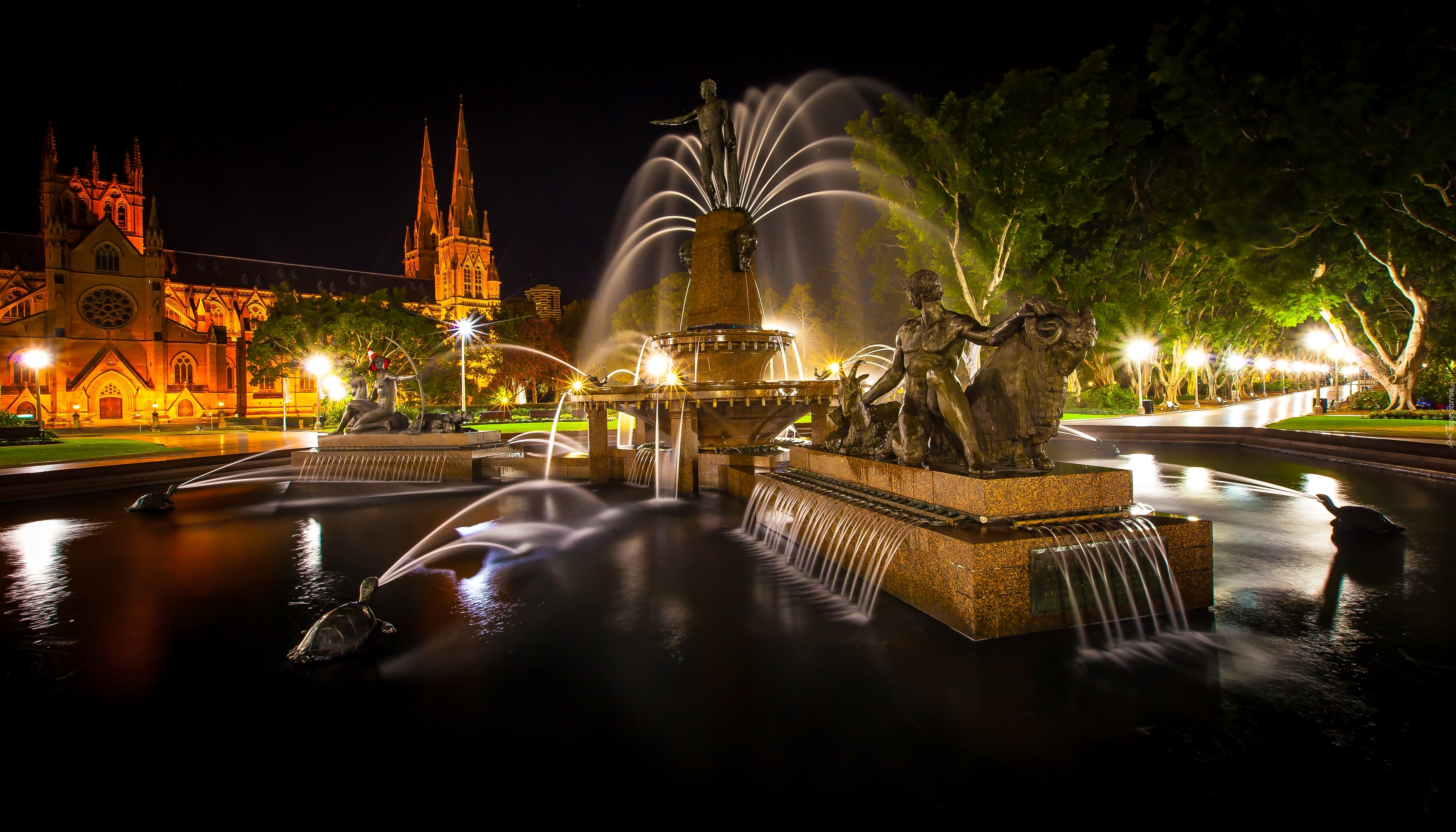 Miasto Nocą, Fontanna, Rzeźby, Kościół, Światła, Australia