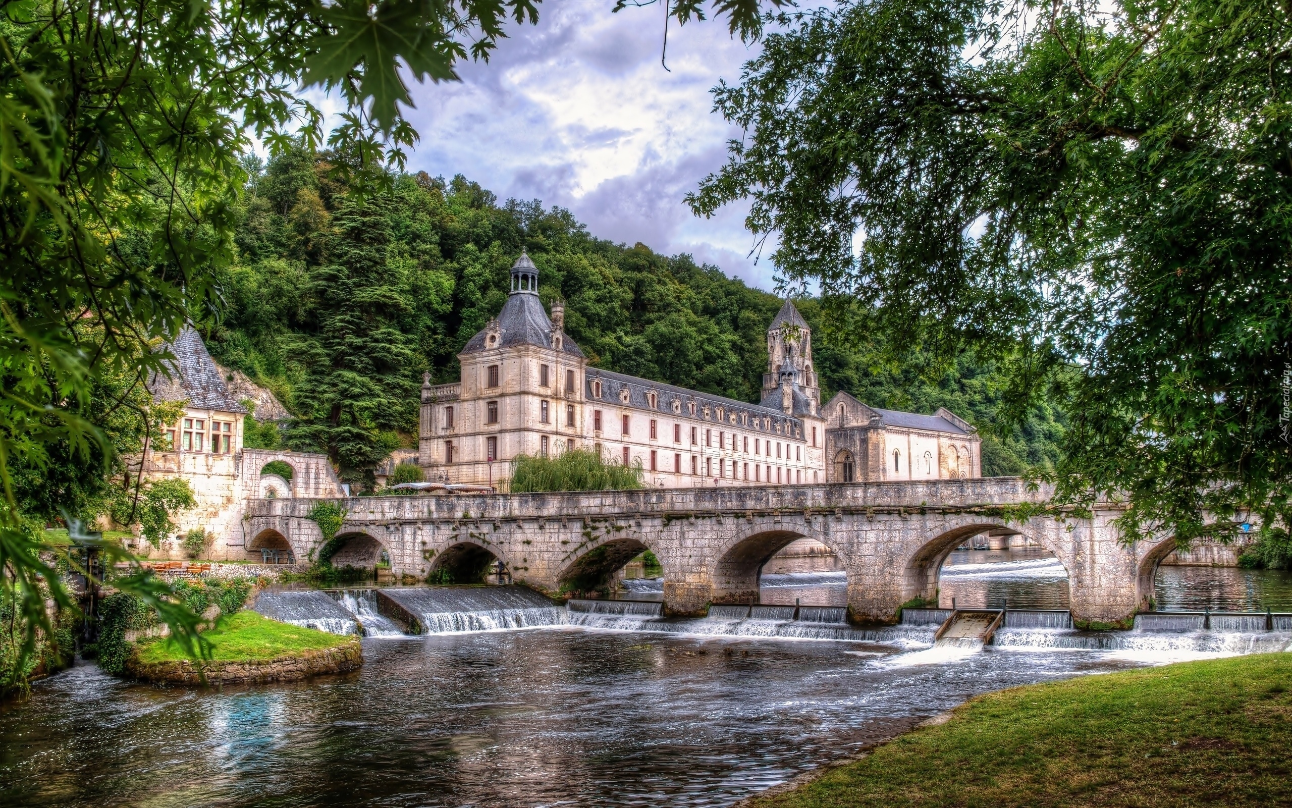 Budynek, Opactwo Benedyktynów, Miejscowość Brantome, Francja  Most, Rzeka Dronne