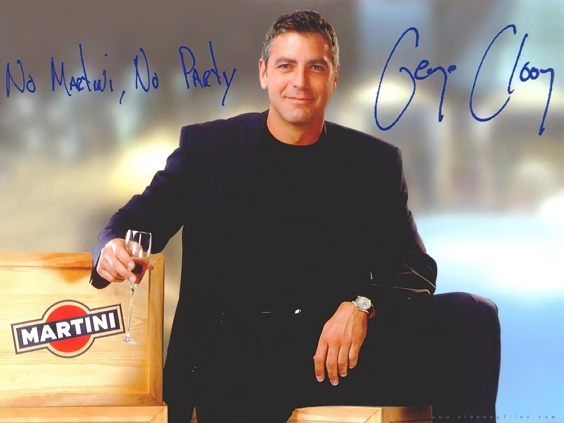 George Clooney,martini, czarny strój