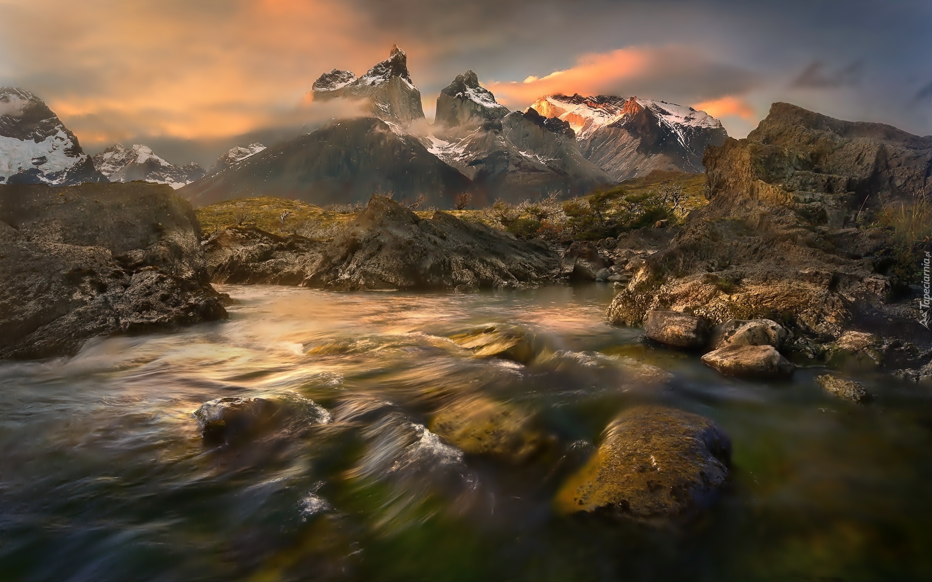 Chile, Park Narodowy Torres del Paine, Góry Cordillera del Paine, Rzeka, Skały