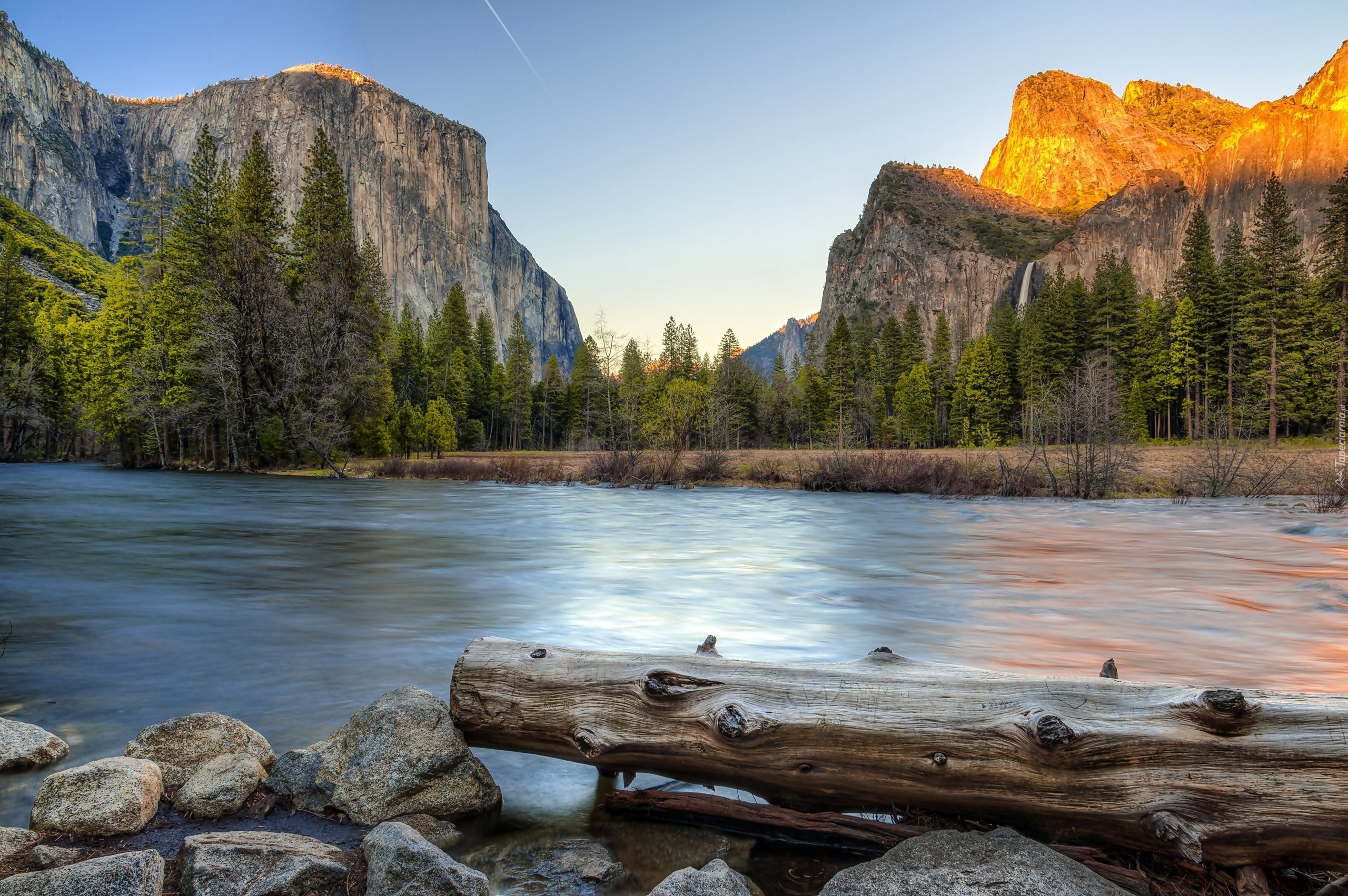 Stany Zjednoczone, Stan Kalifornia, Park Narodowy Yosemite, Góry, Rzeka, Kamienie, Drzewa