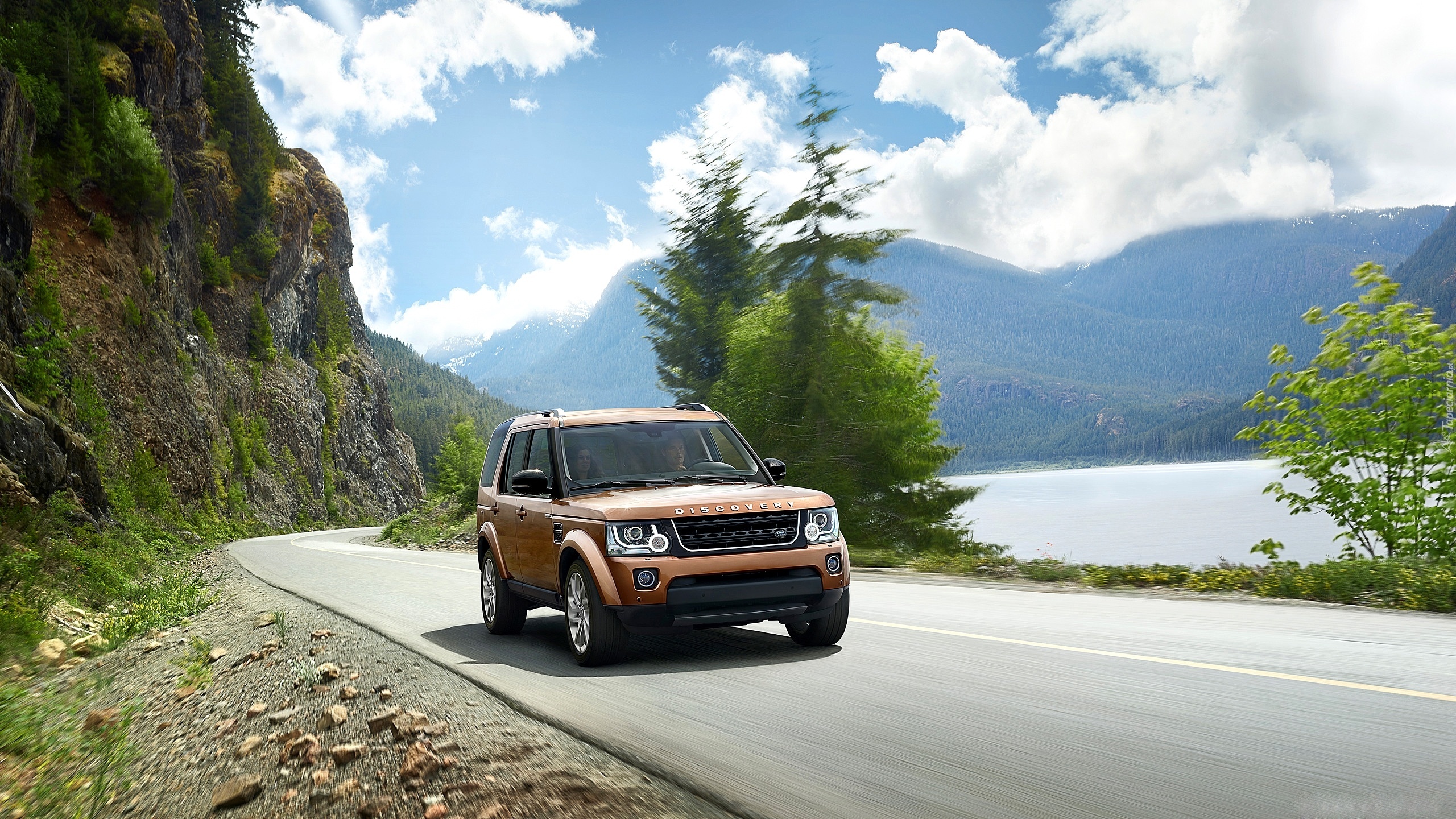 Land Rover, Drivery, Droga, Jezioro, Góry, Drzewa