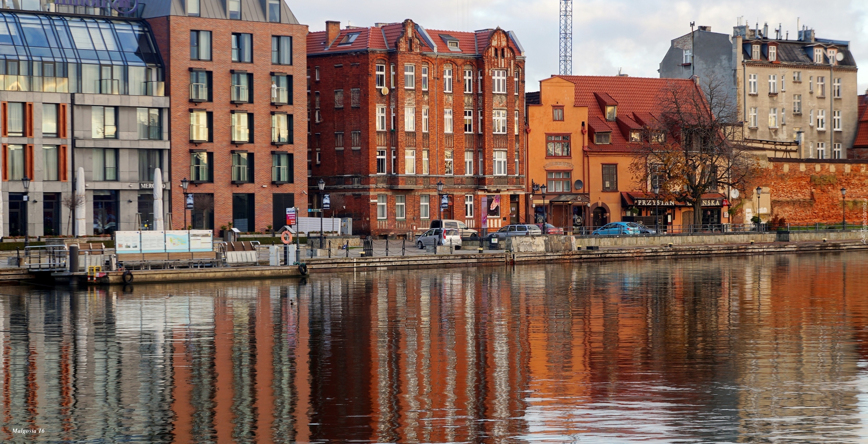 Gdańsk, Nabrzeże, Motława, Budynki, Rezeka