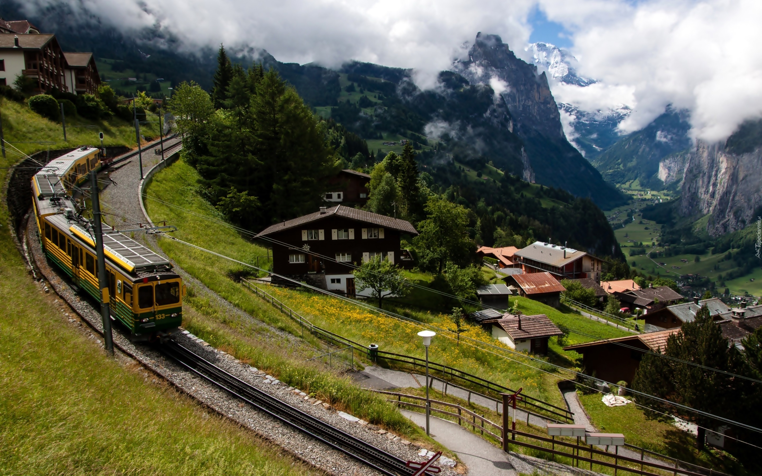 Domy, Kolej, Pociąg, Góry, Chmury, Lauterbrunnen, Szwajcaria