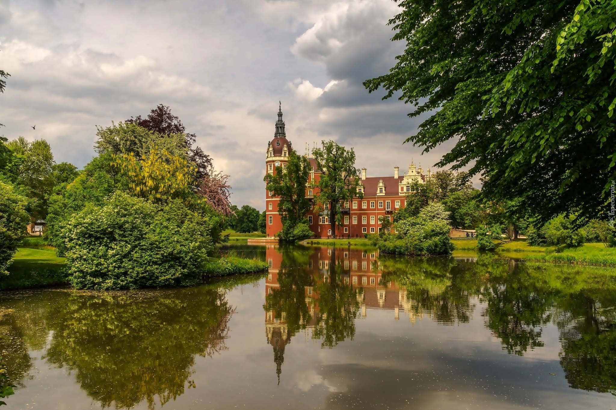 Zamek Schloss Muskau, Zamek w Mużakowie, Jezioro, Mużaków, Saksonia, Niemcy