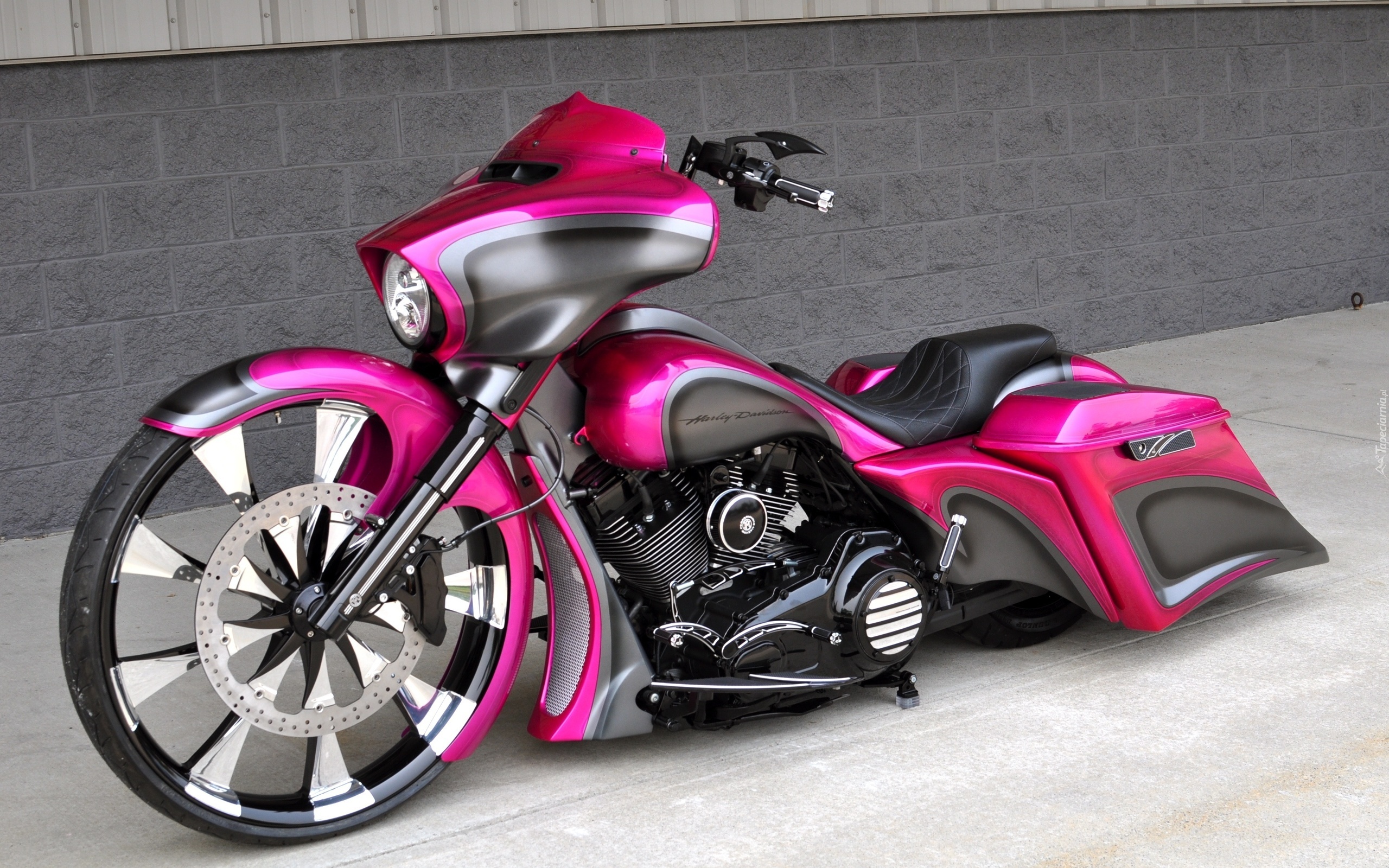 Harley, Pink Street Glide