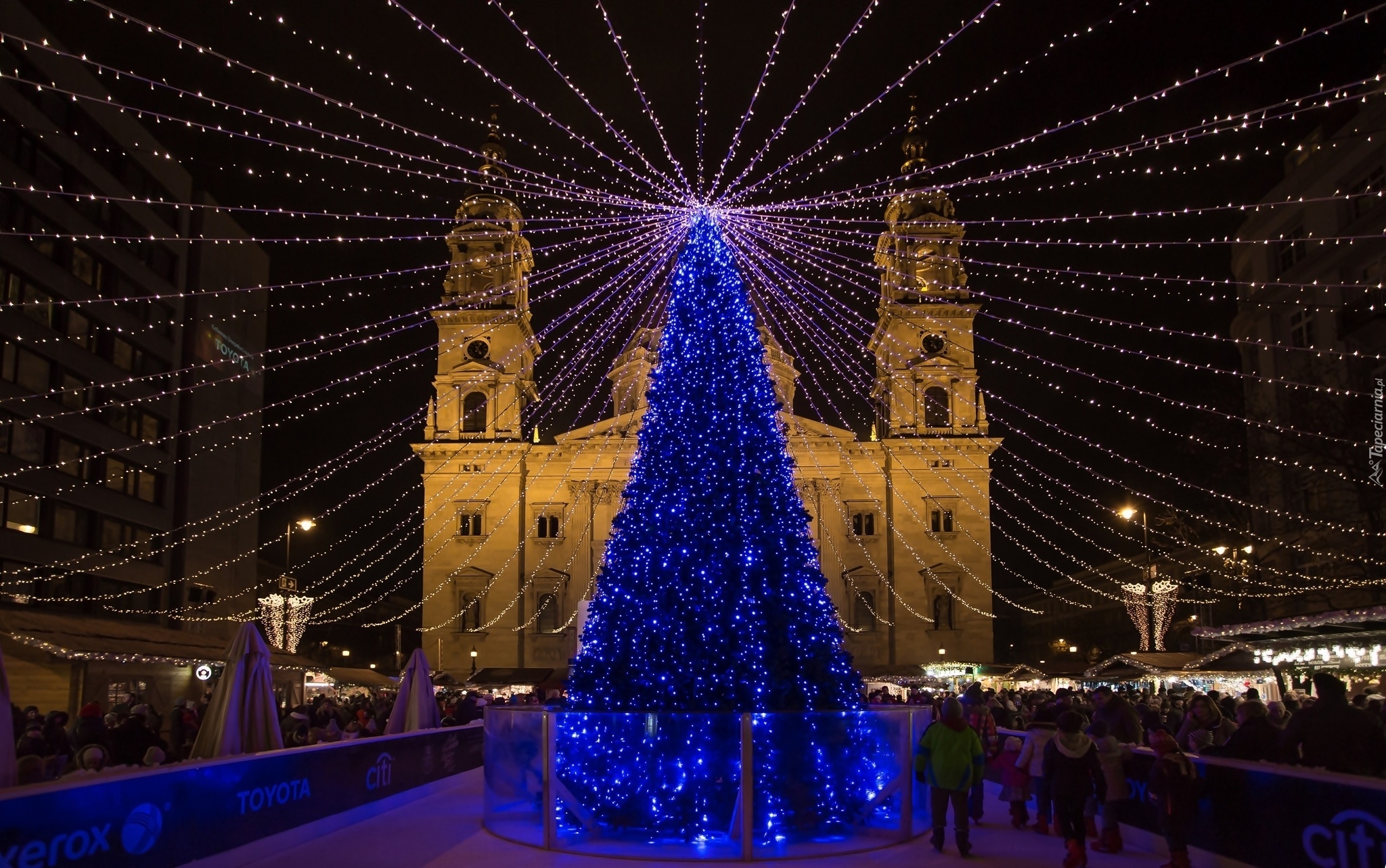 Choinka, Ulica, Ludzie, Budapest, Świątecznie